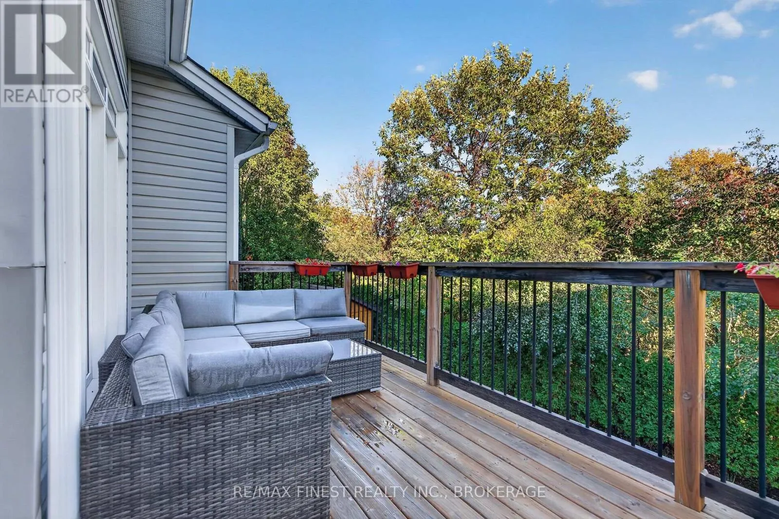589 FIELDSTONE DRIVE