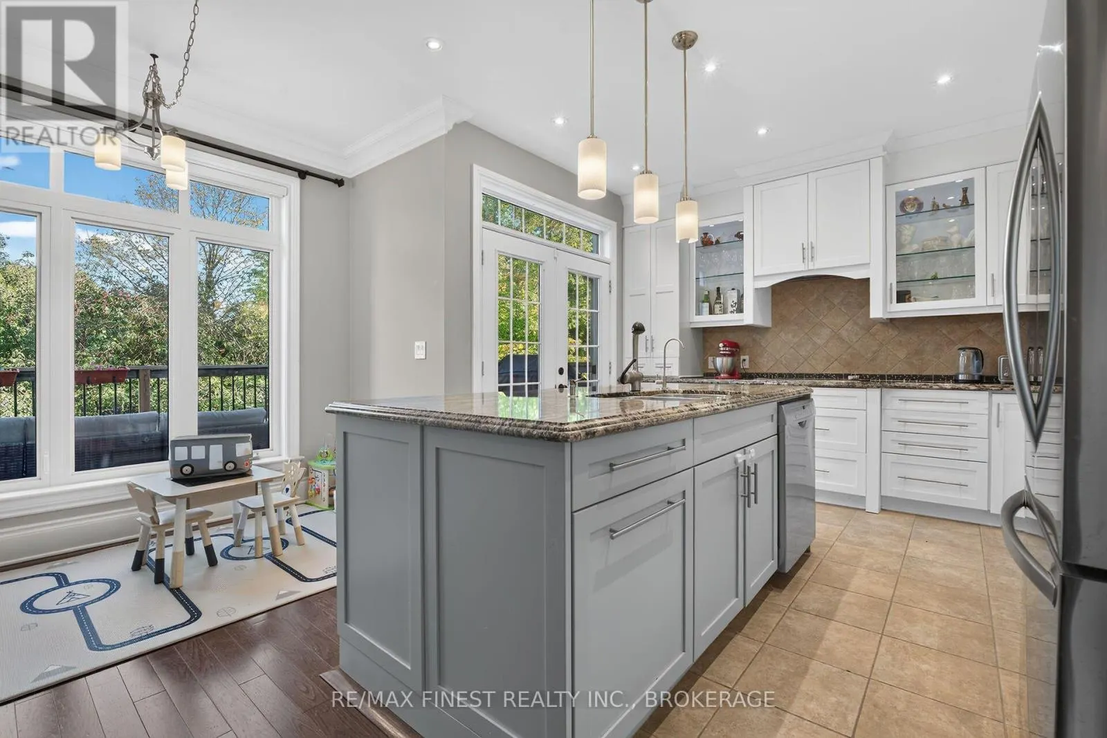 589 FIELDSTONE DRIVE