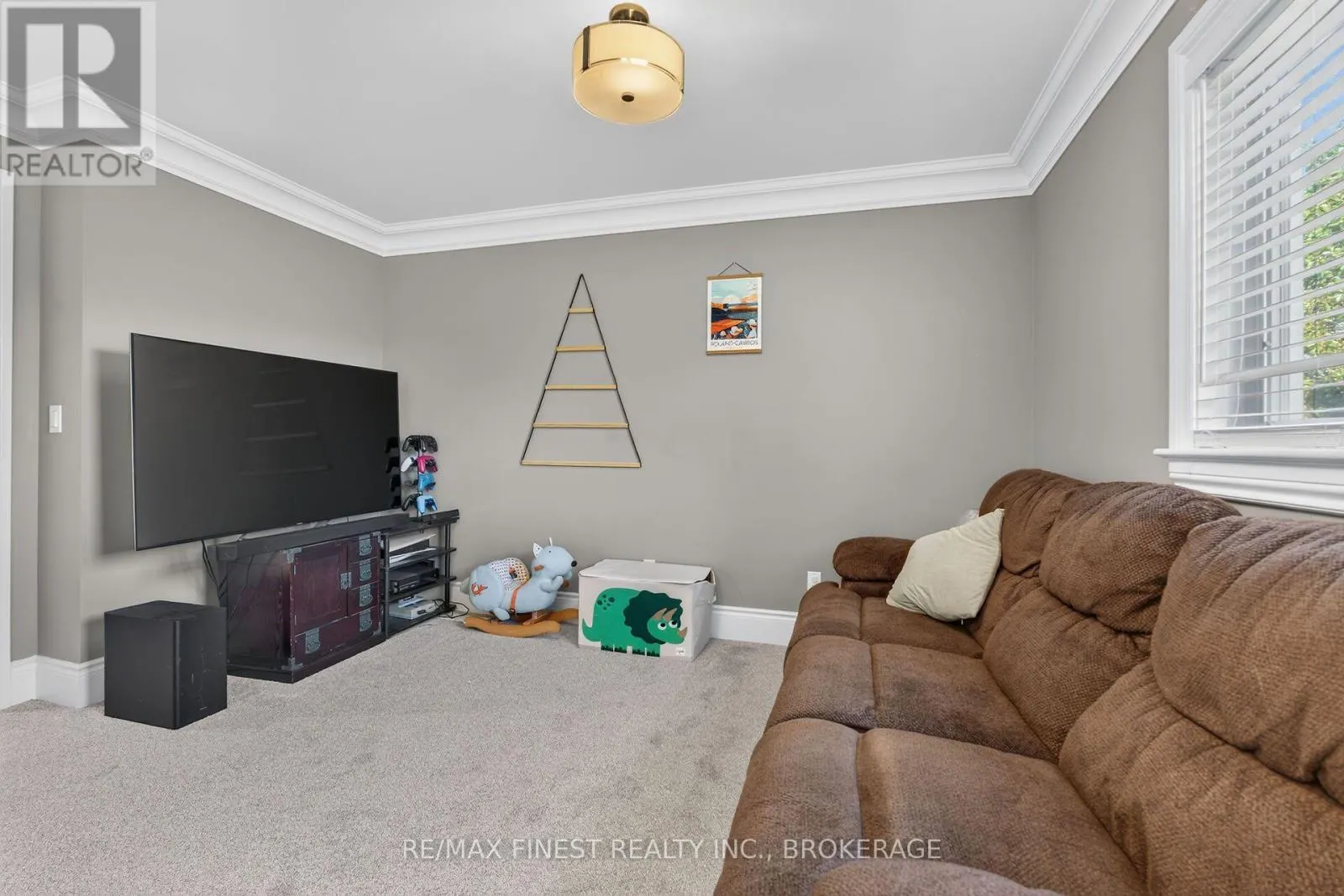 589 FIELDSTONE DRIVE