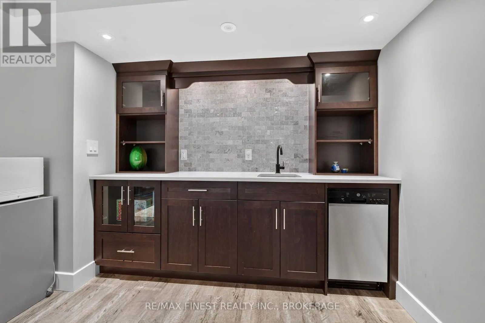 589 FIELDSTONE DRIVE