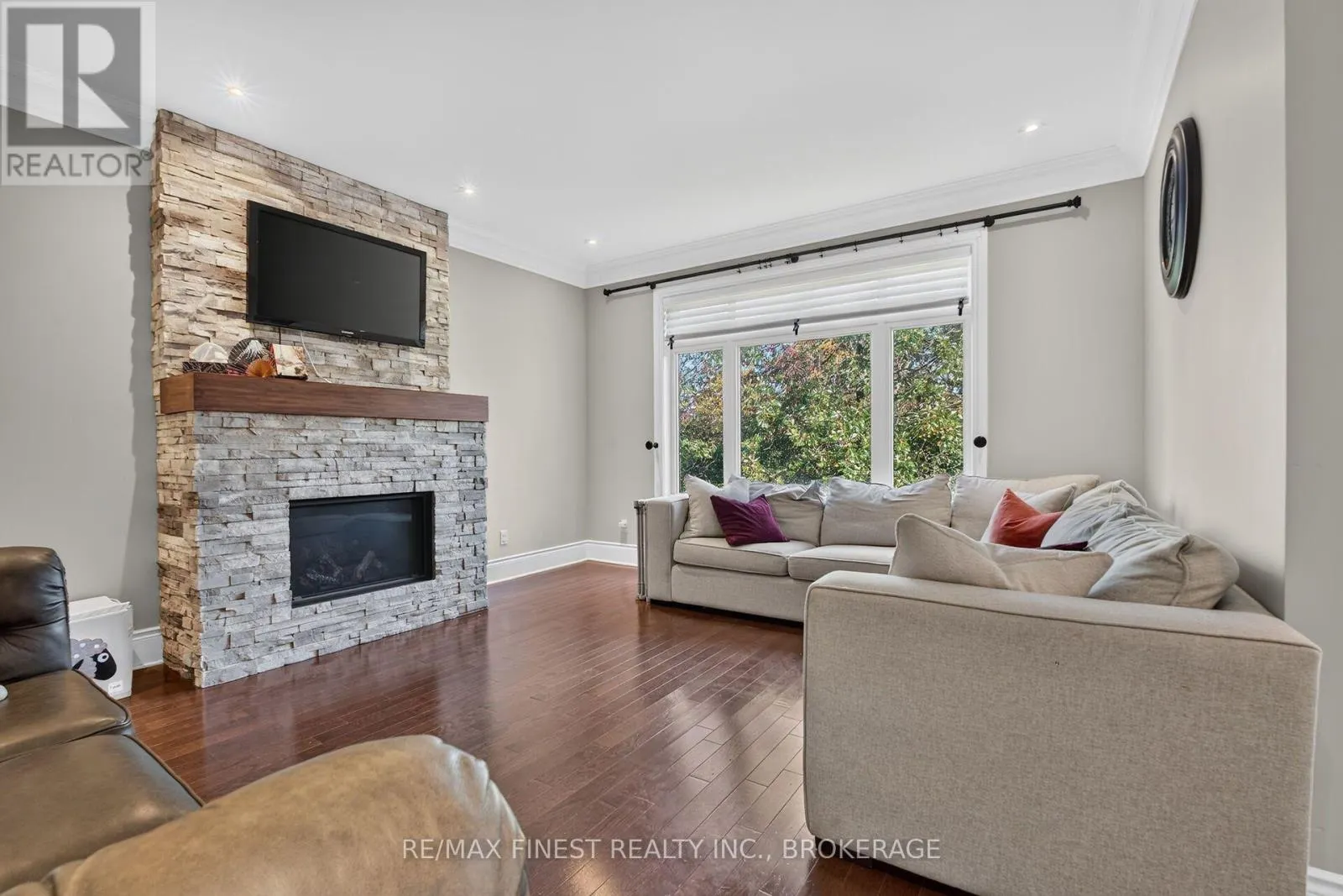 589 FIELDSTONE DRIVE