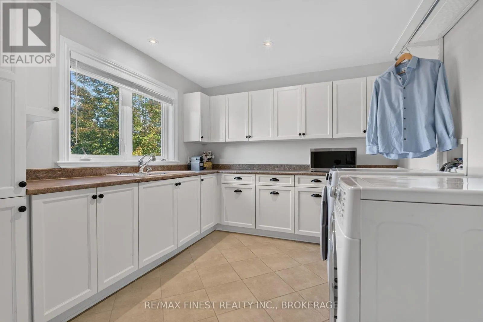589 FIELDSTONE DRIVE