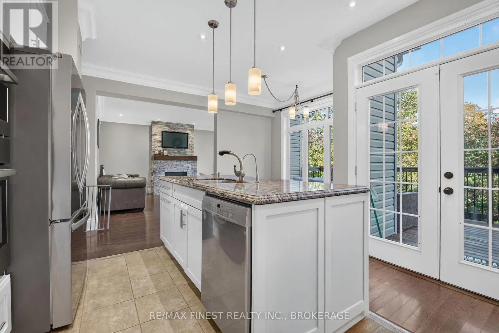 589 FIELDSTONE DRIVE