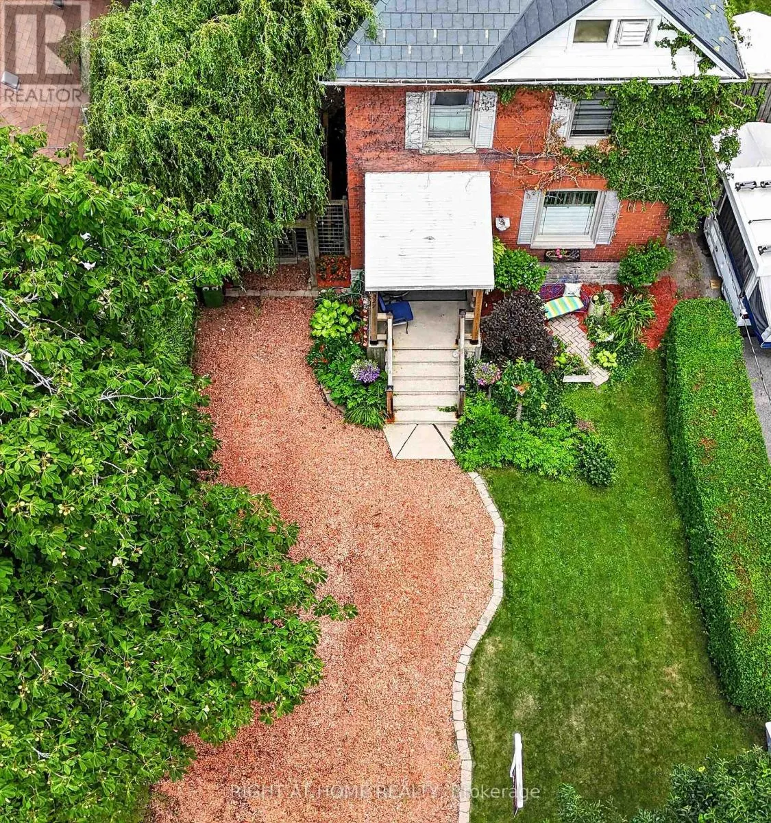 327 WELLINGTON STREET