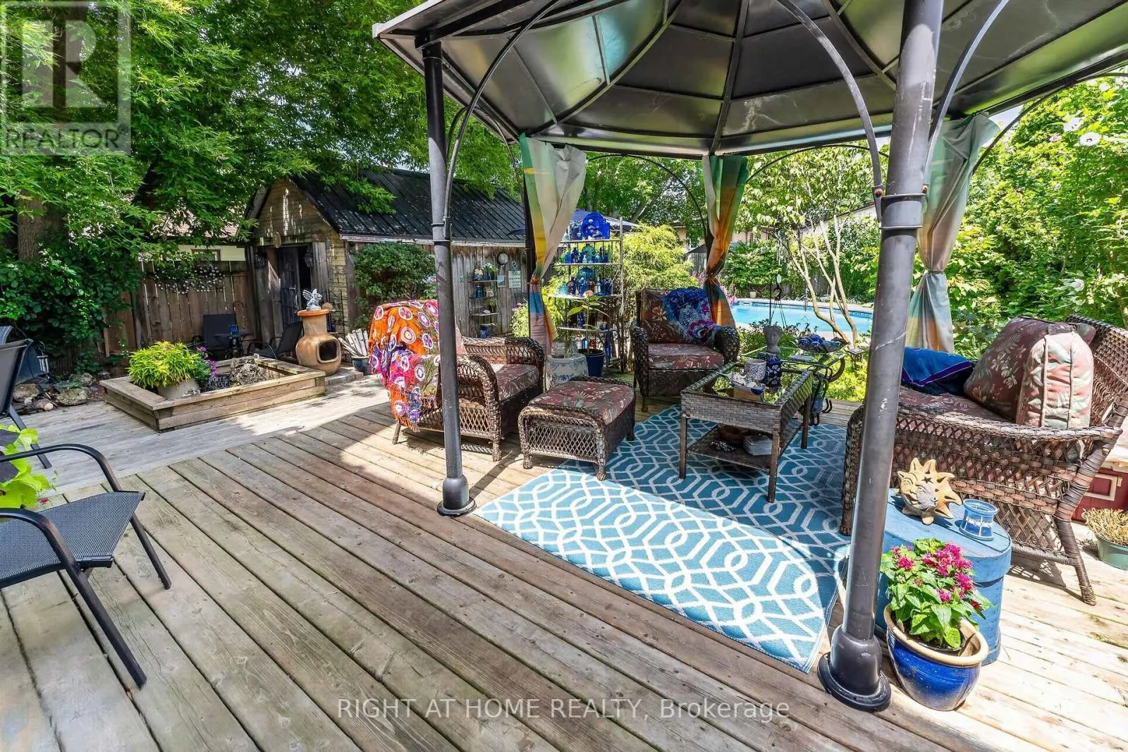 327 WELLINGTON STREET