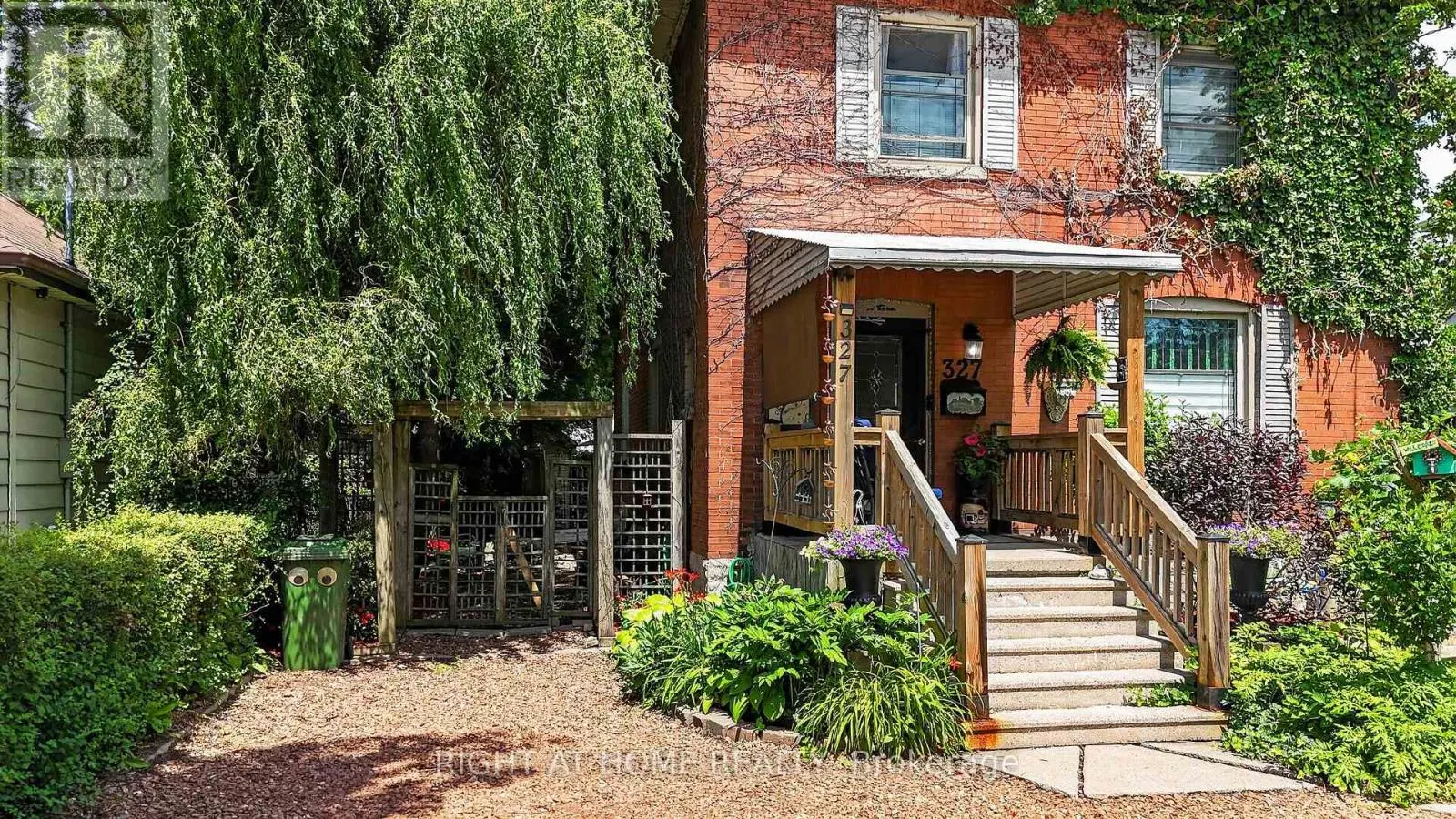 327 WELLINGTON STREET