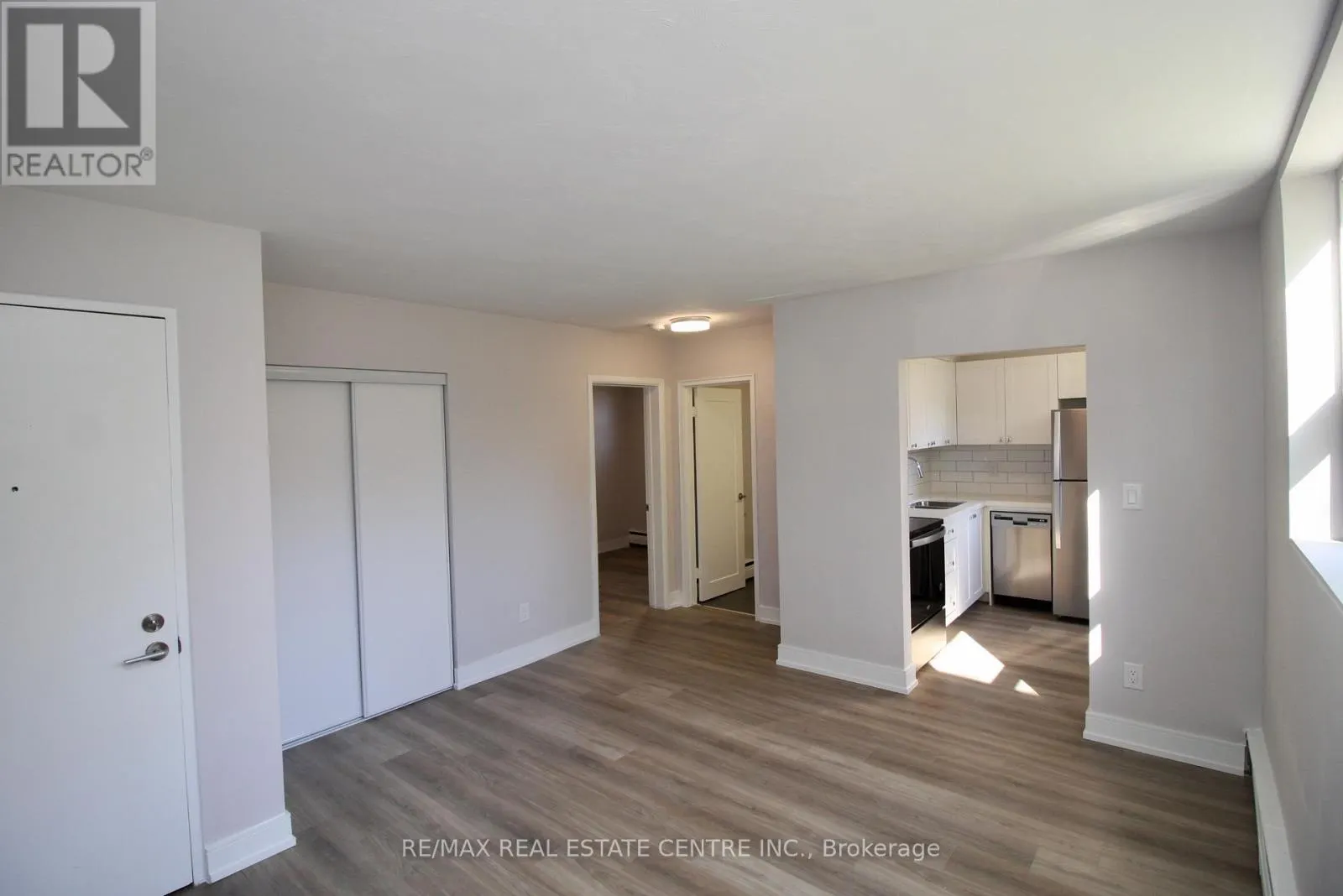 1 - 424 ARGYLE STREET S
