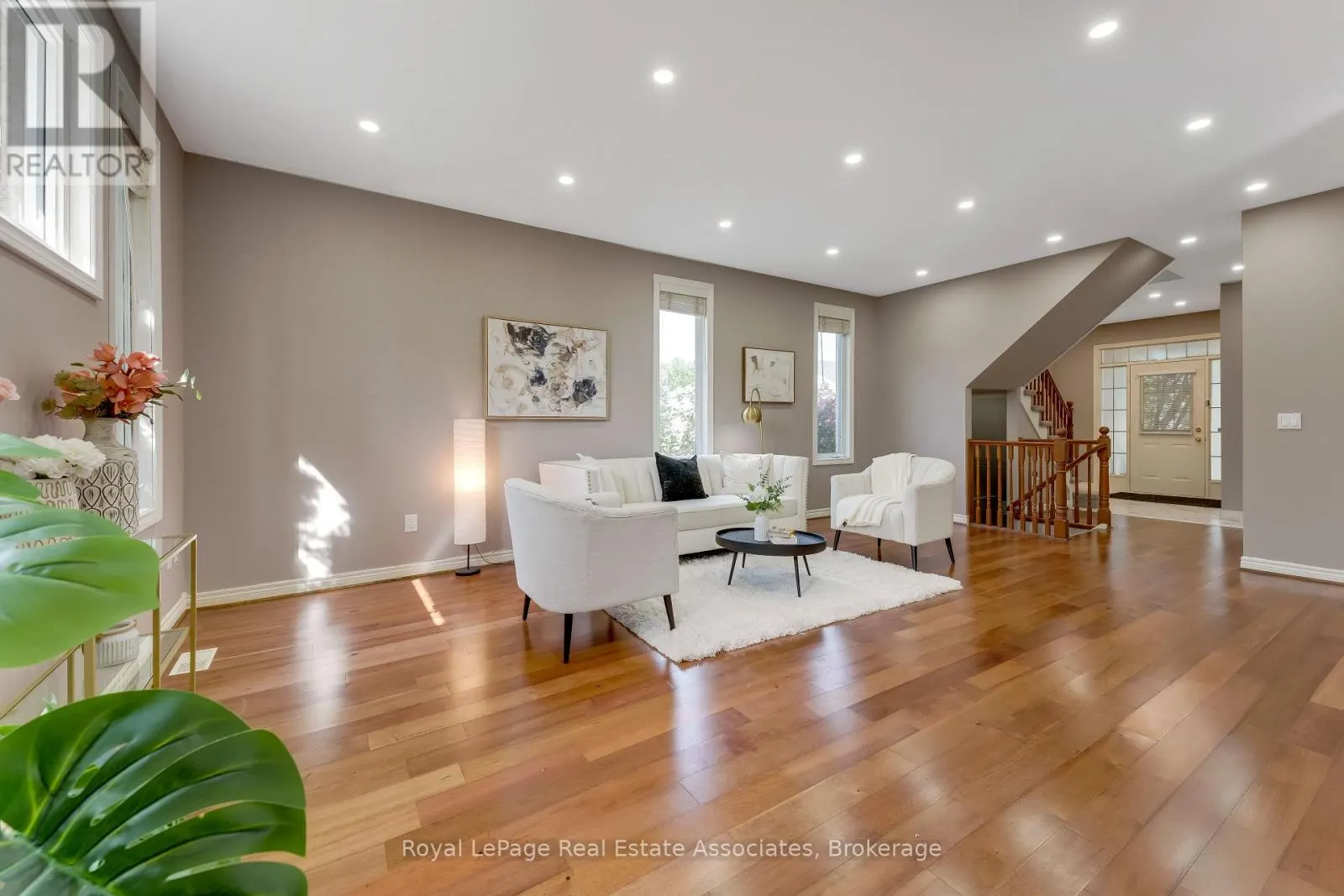 406 SANDY COVE CRESCENT