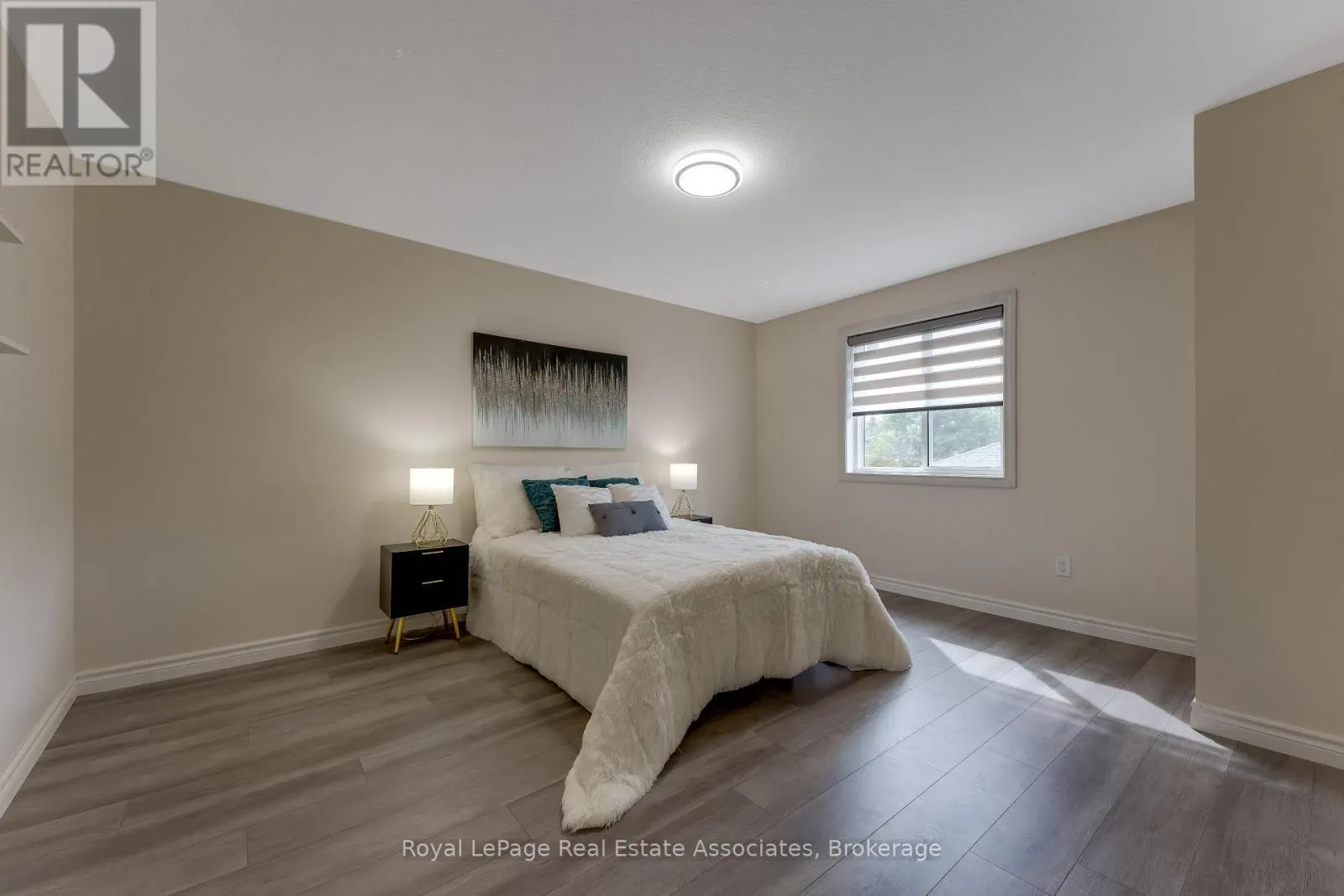 406 SANDY COVE CRESCENT