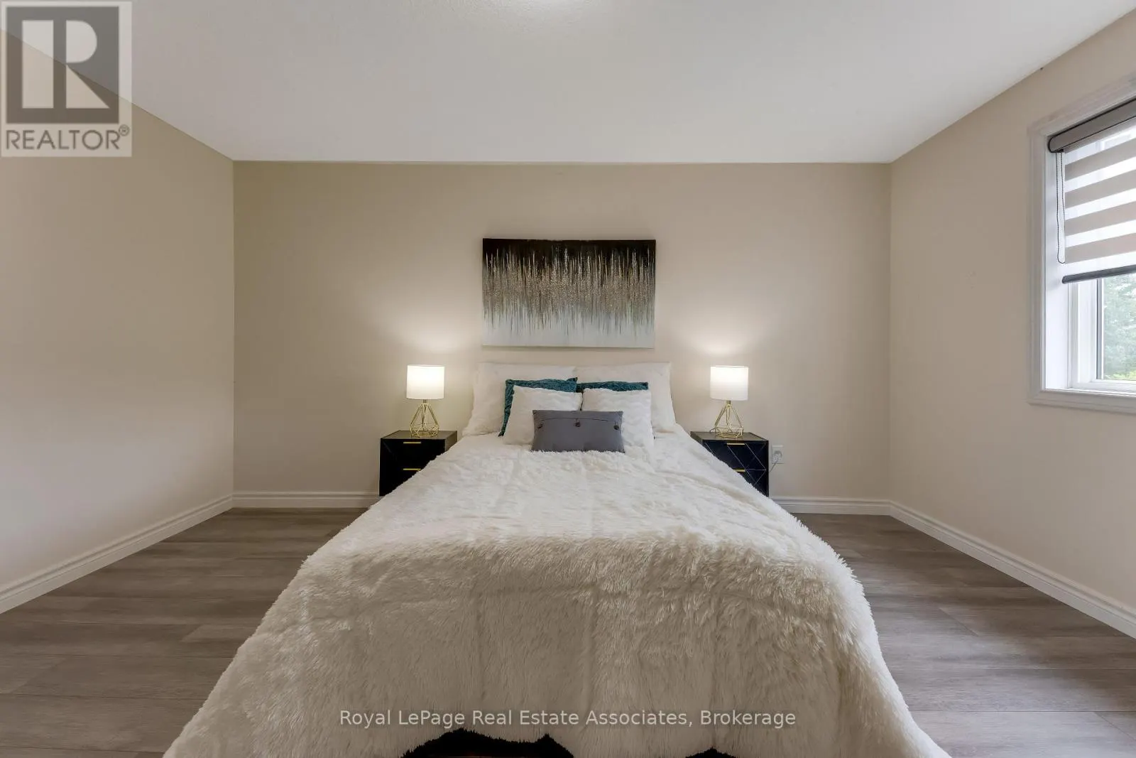 406 SANDY COVE CRESCENT