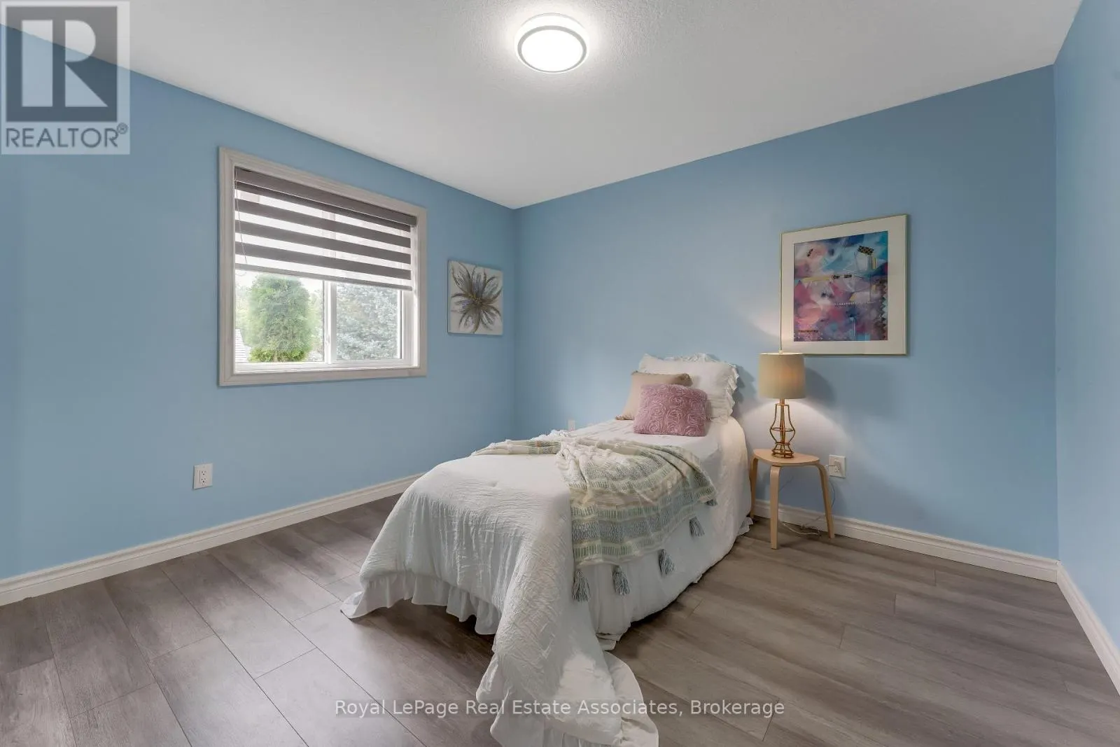 406 SANDY COVE CRESCENT