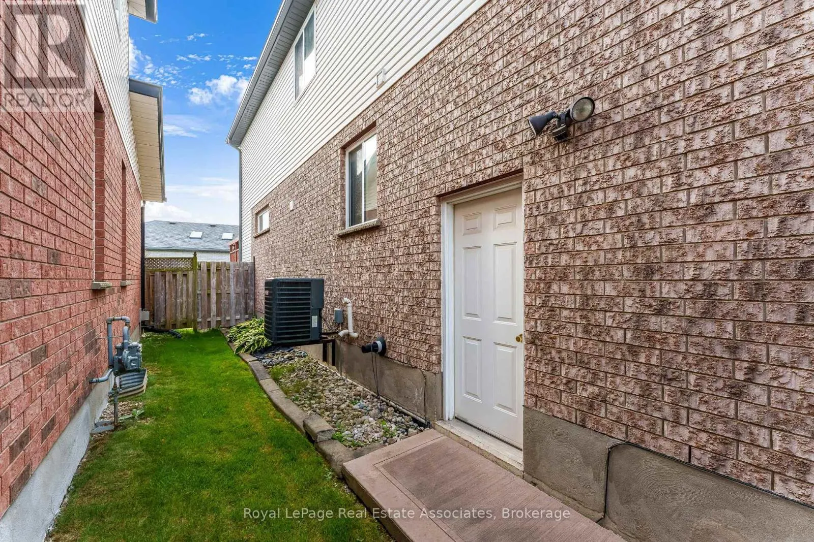 406 SANDY COVE CRESCENT