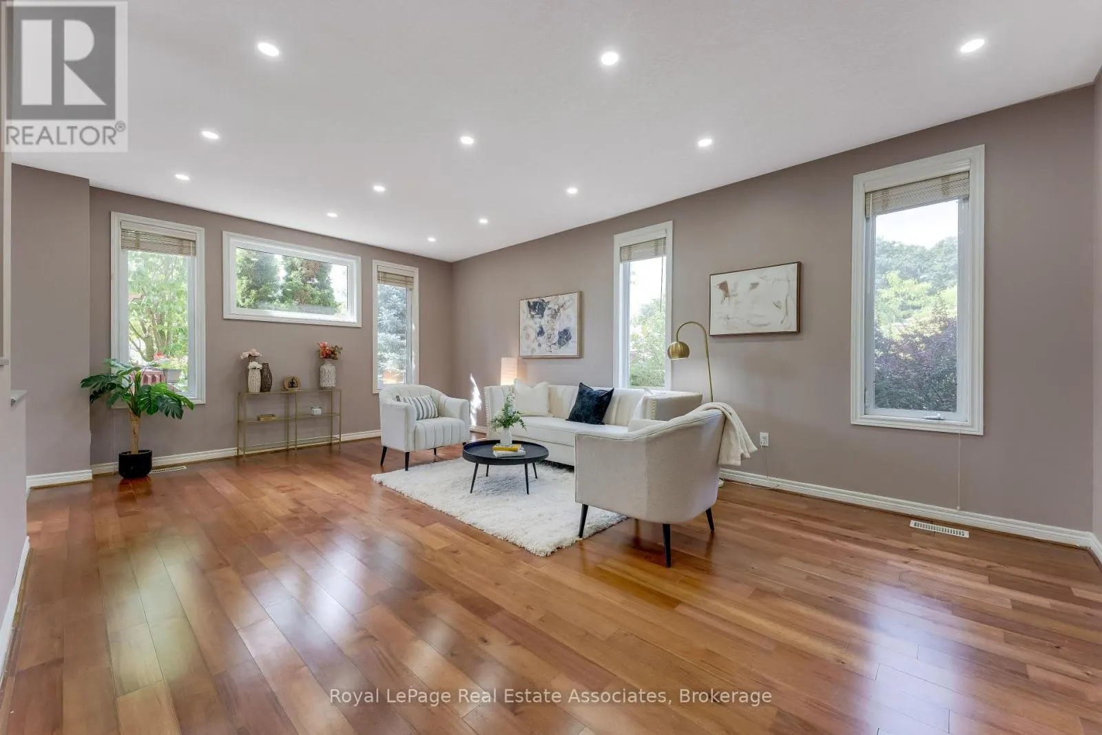 406 SANDY COVE CRESCENT