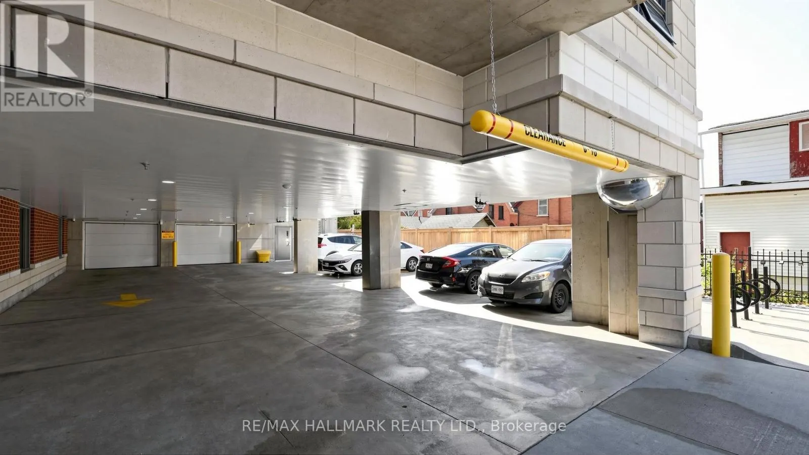 414 - 399 QUEEN STREET S