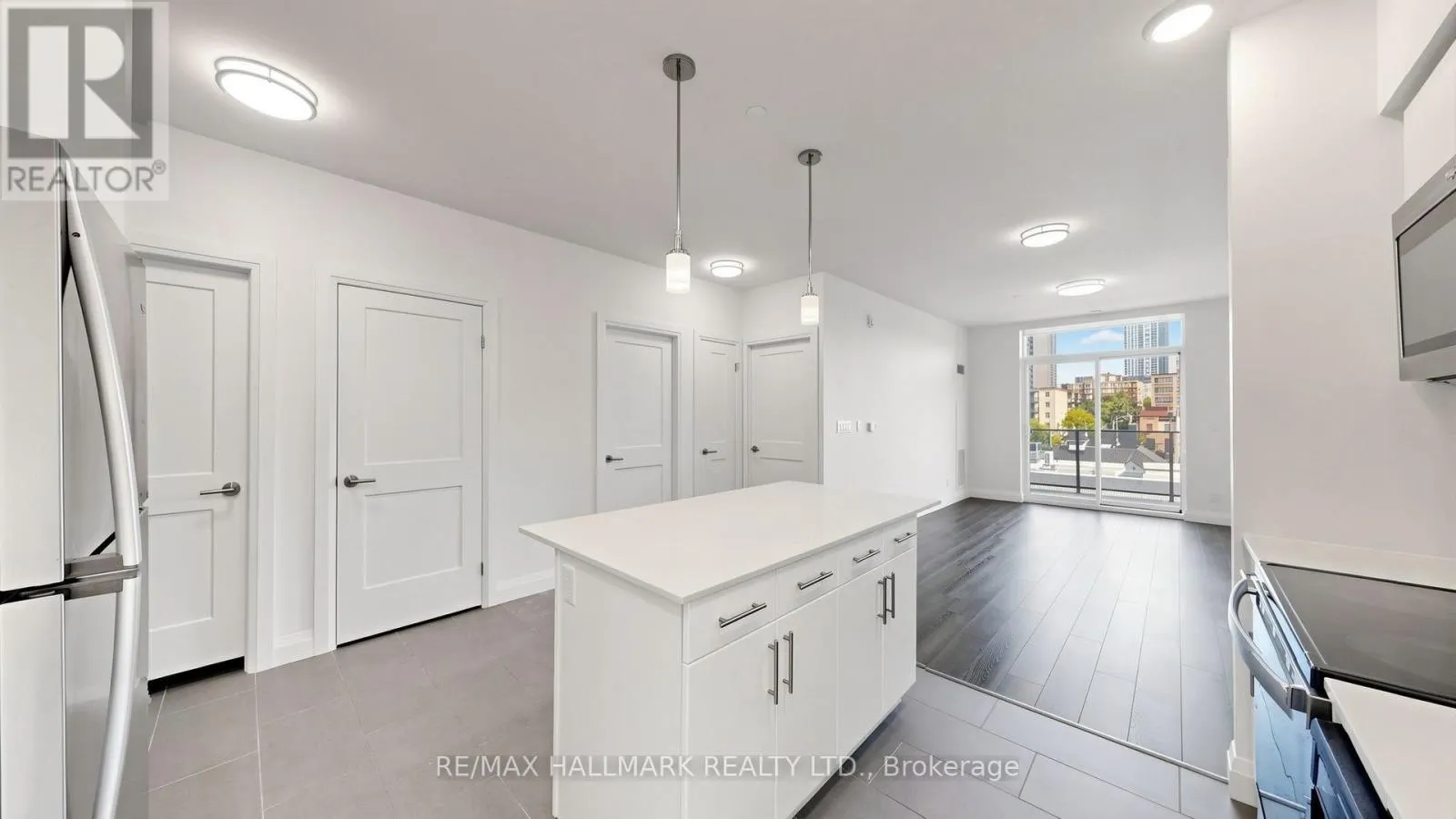 414 - 399 QUEEN STREET S