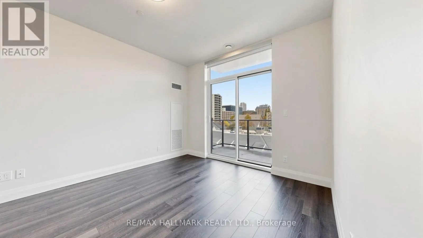 414 - 399 QUEEN STREET S