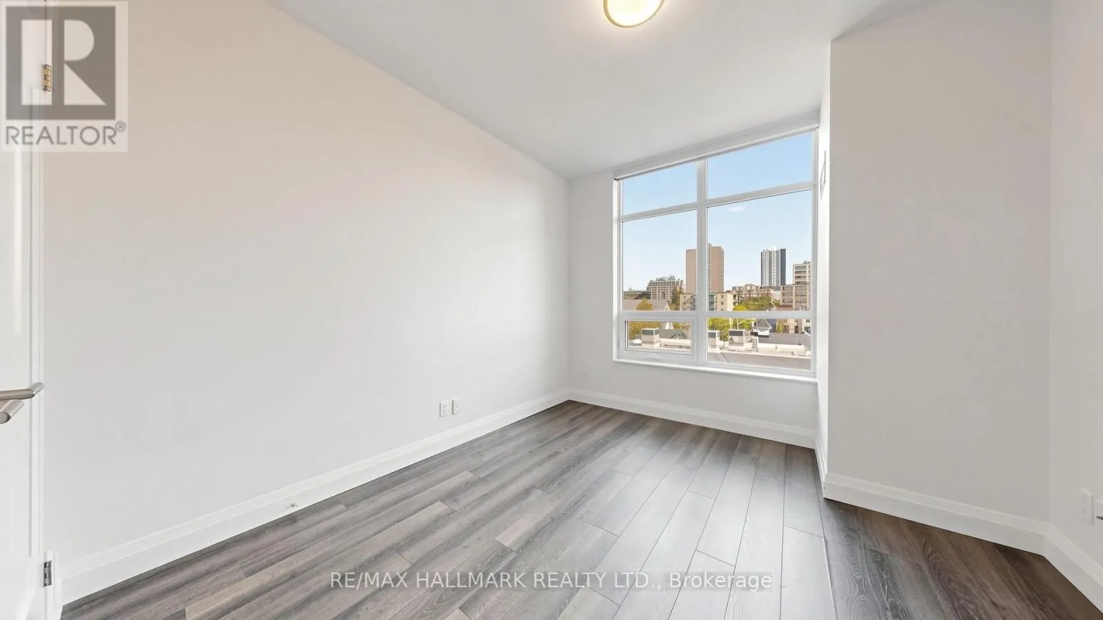 414 - 399 QUEEN STREET S