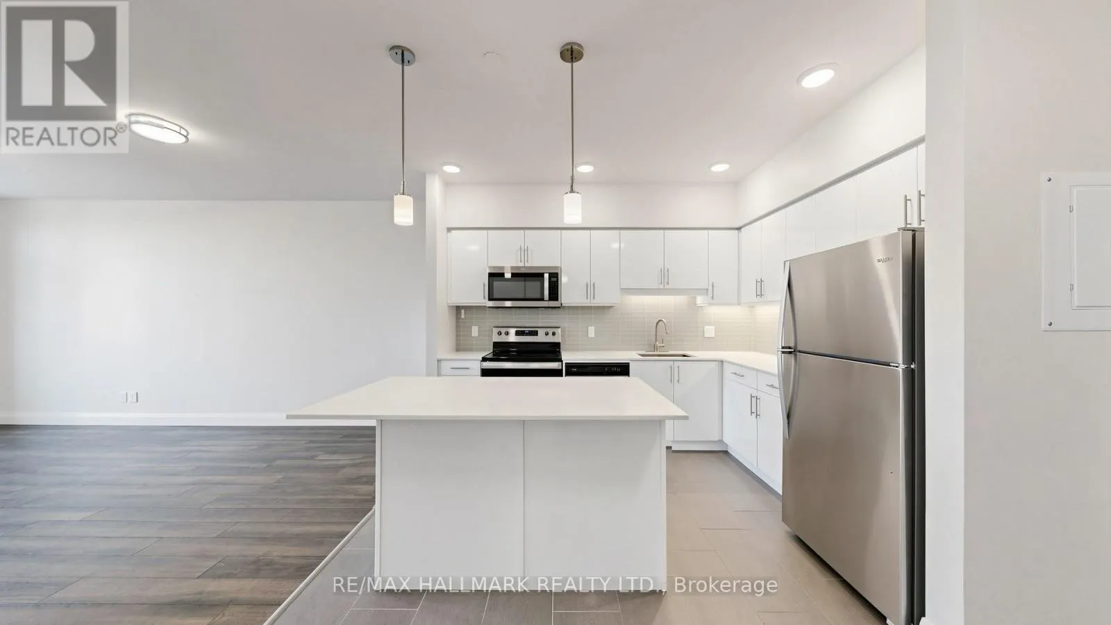 414 - 399 QUEEN STREET S