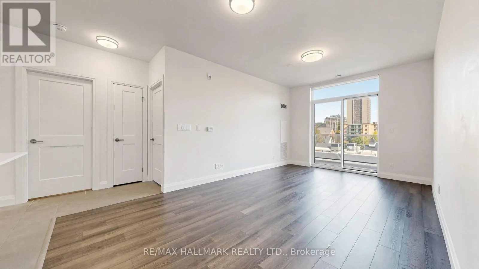 414 - 399 QUEEN STREET S