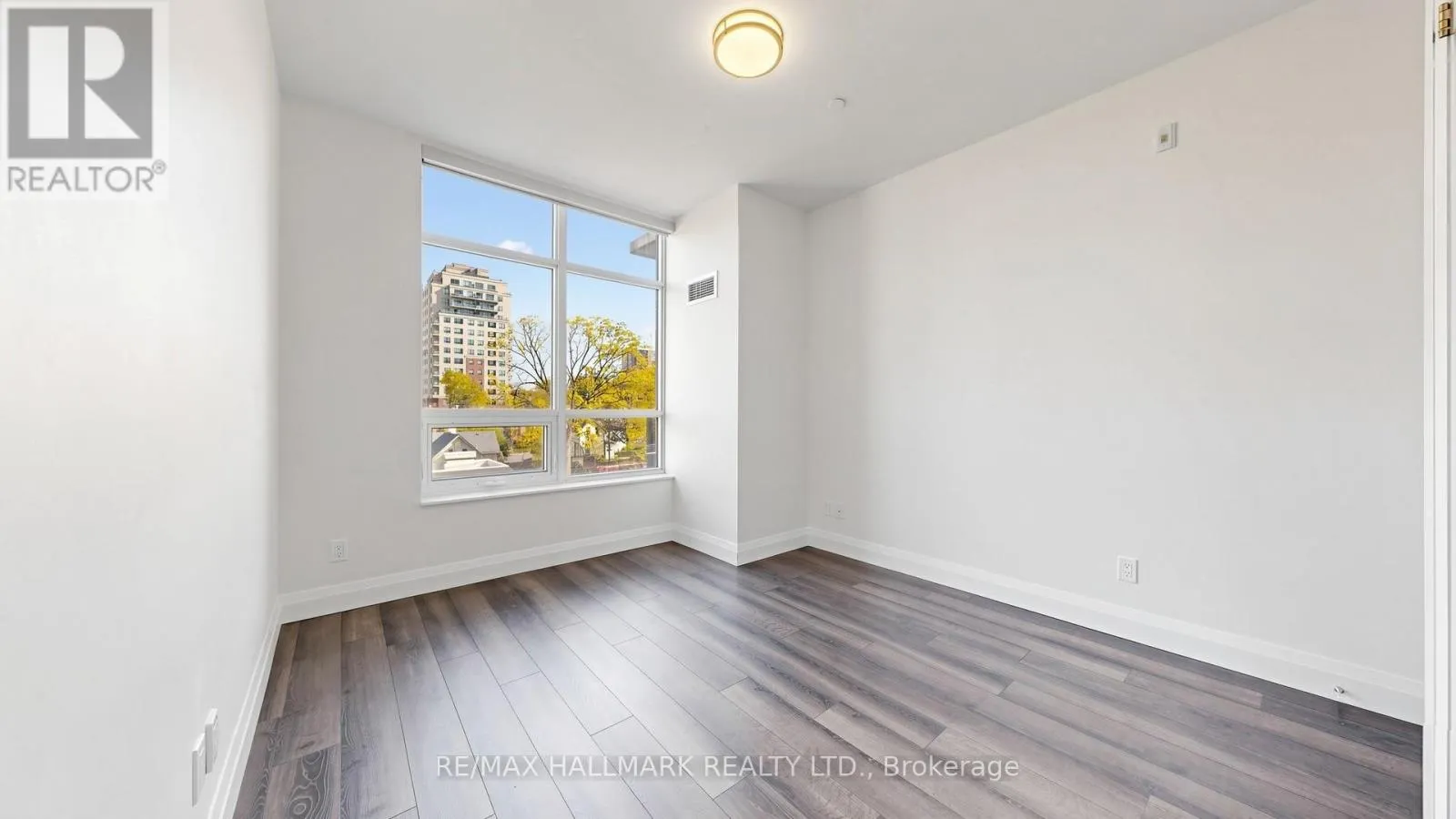 414 - 399 QUEEN STREET S