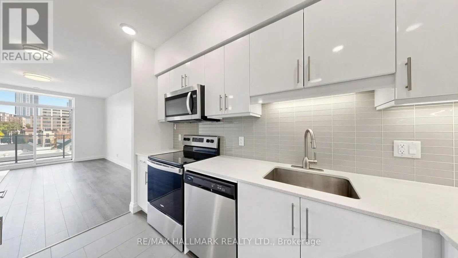 414 - 399 QUEEN STREET S