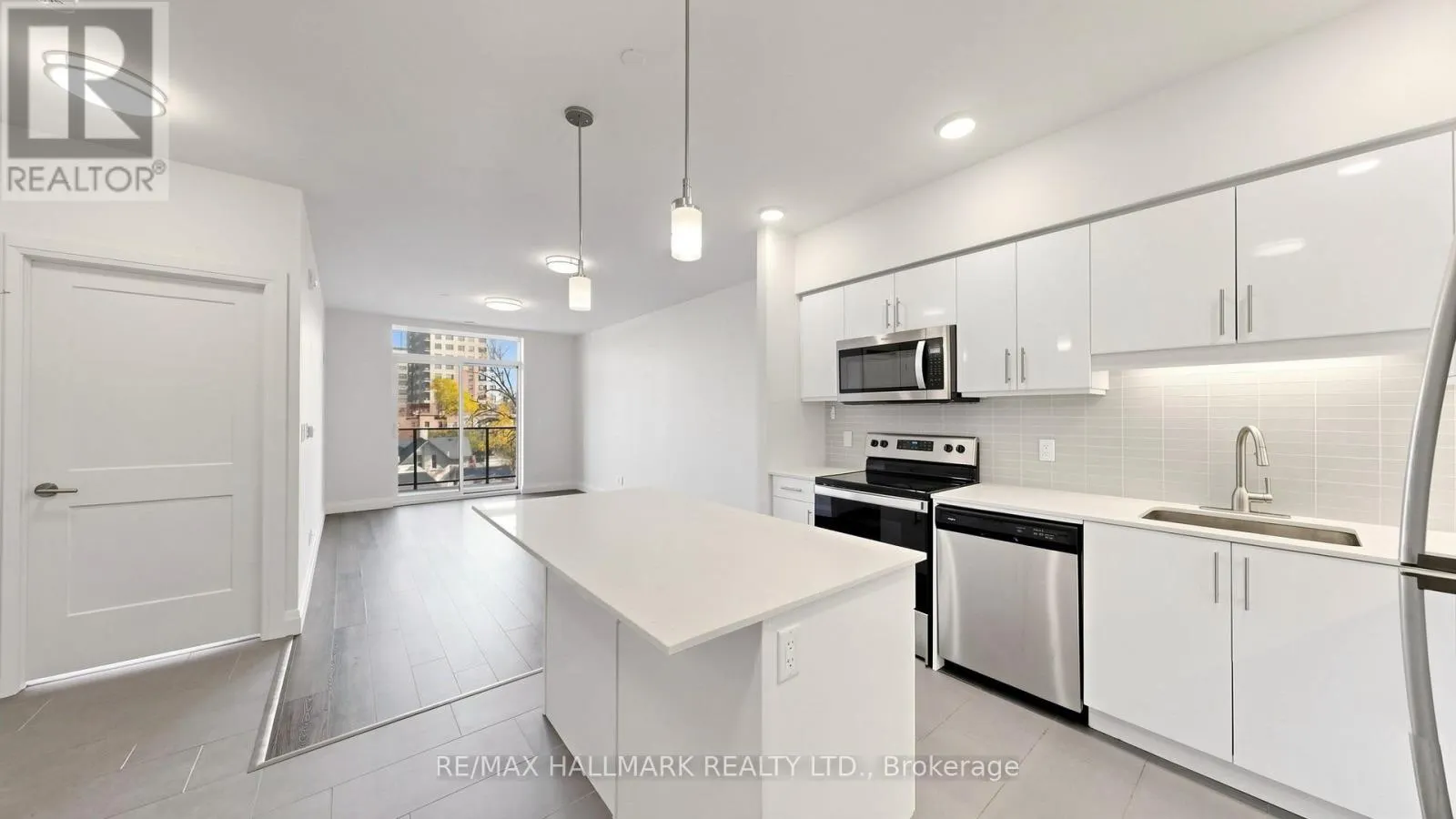 414 - 399 QUEEN STREET S