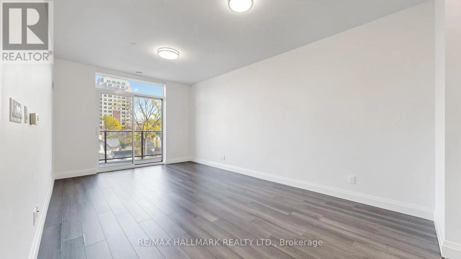 414 - 399 QUEEN STREET S