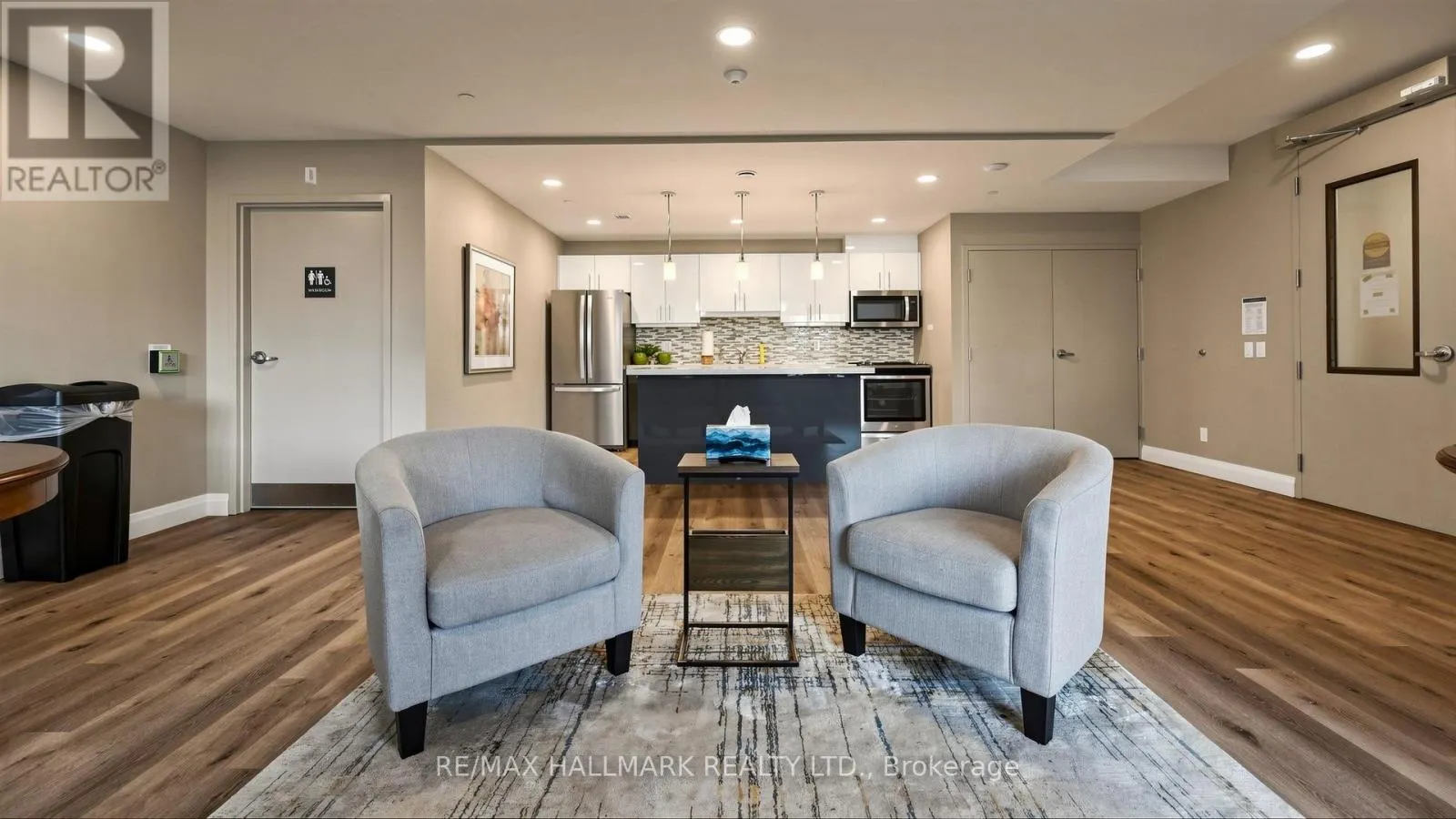 414 - 399 QUEEN STREET S