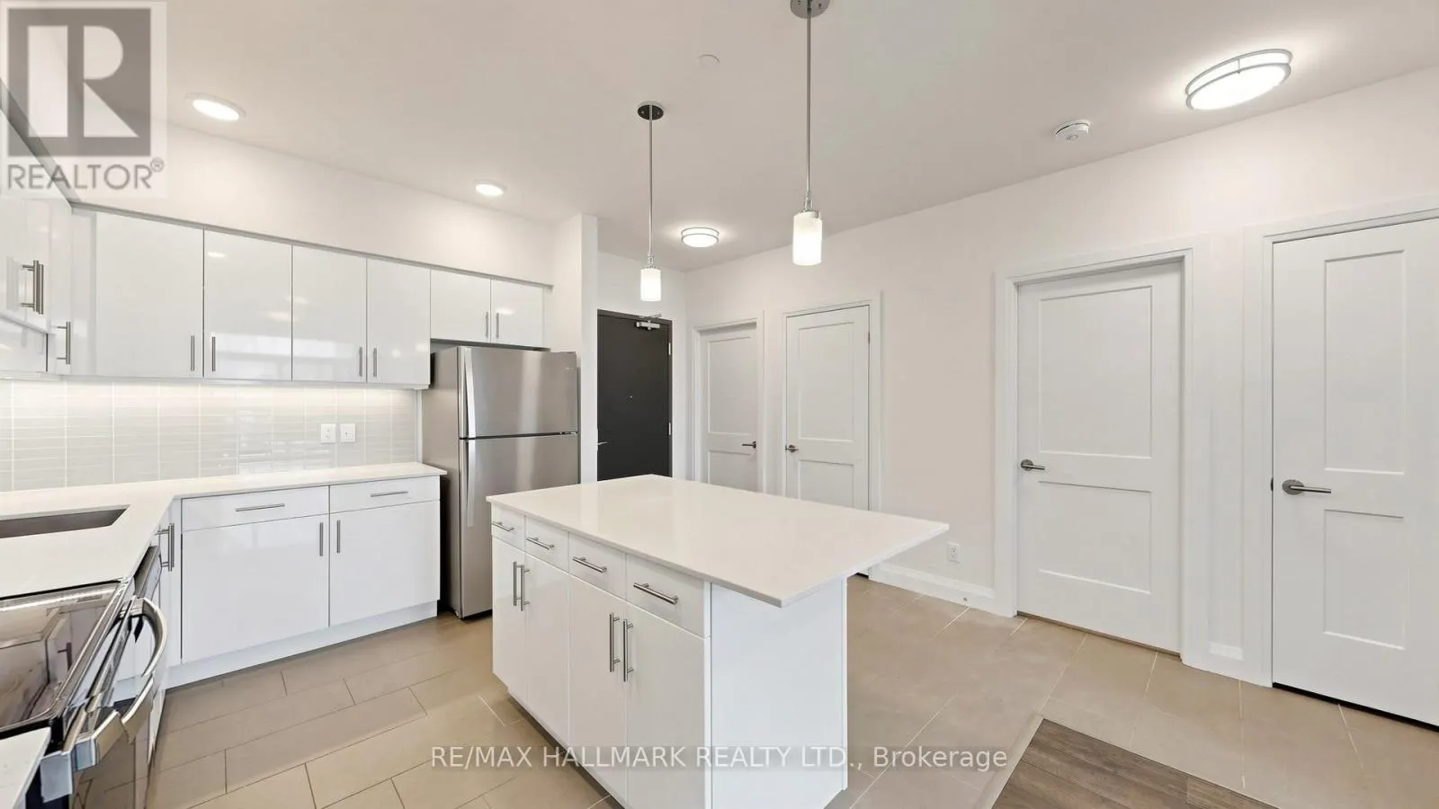 414 - 399 QUEEN STREET S