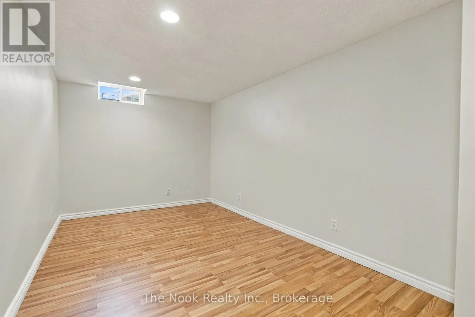 33 LAING COURT