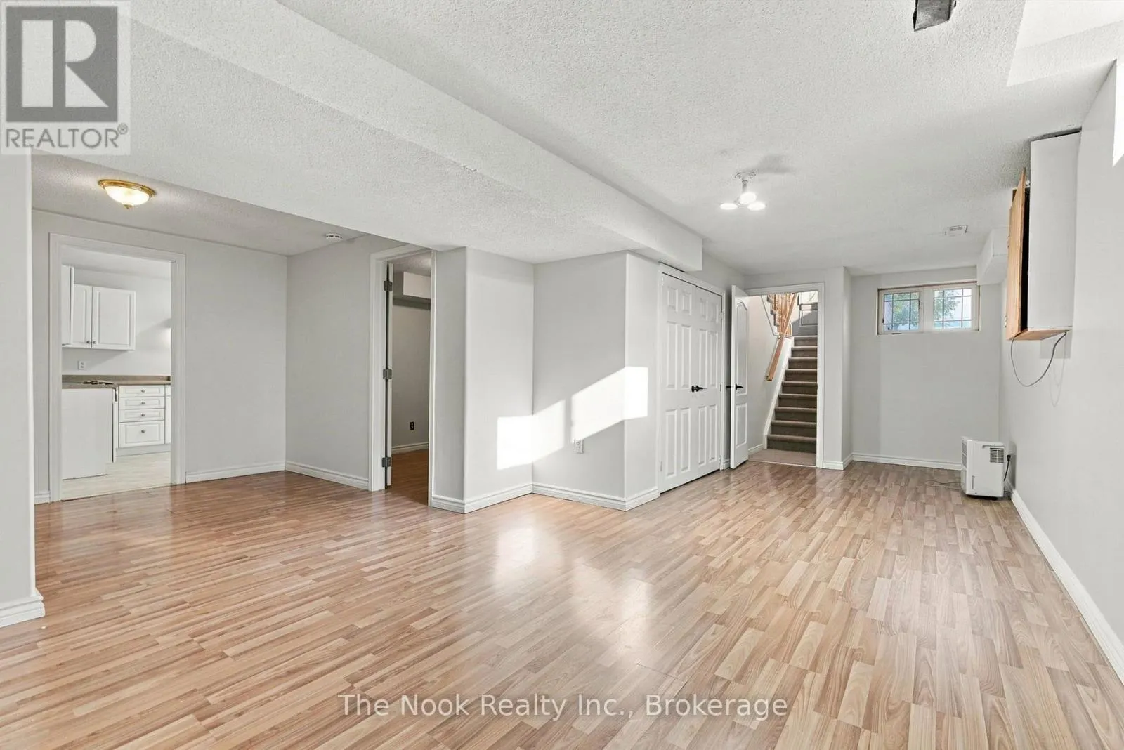 33 LAING COURT