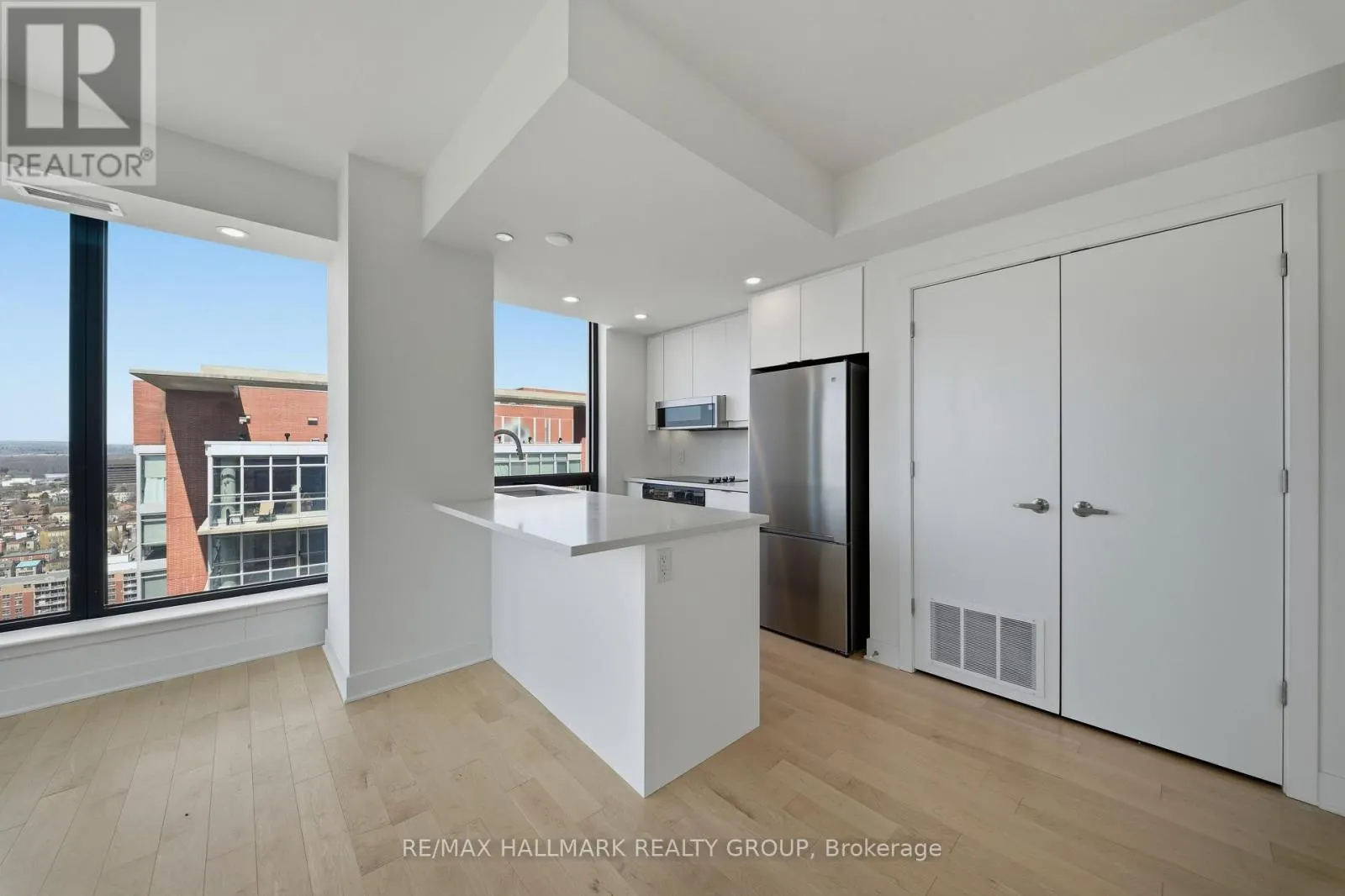2202 - 180 GEORGE STREET