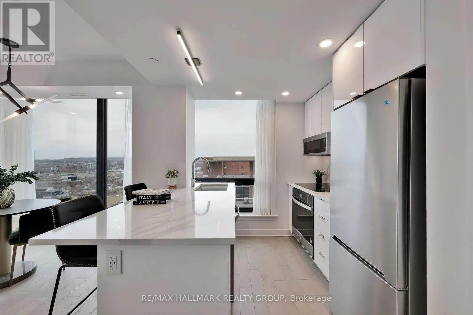 2202 - 180 GEORGE STREET