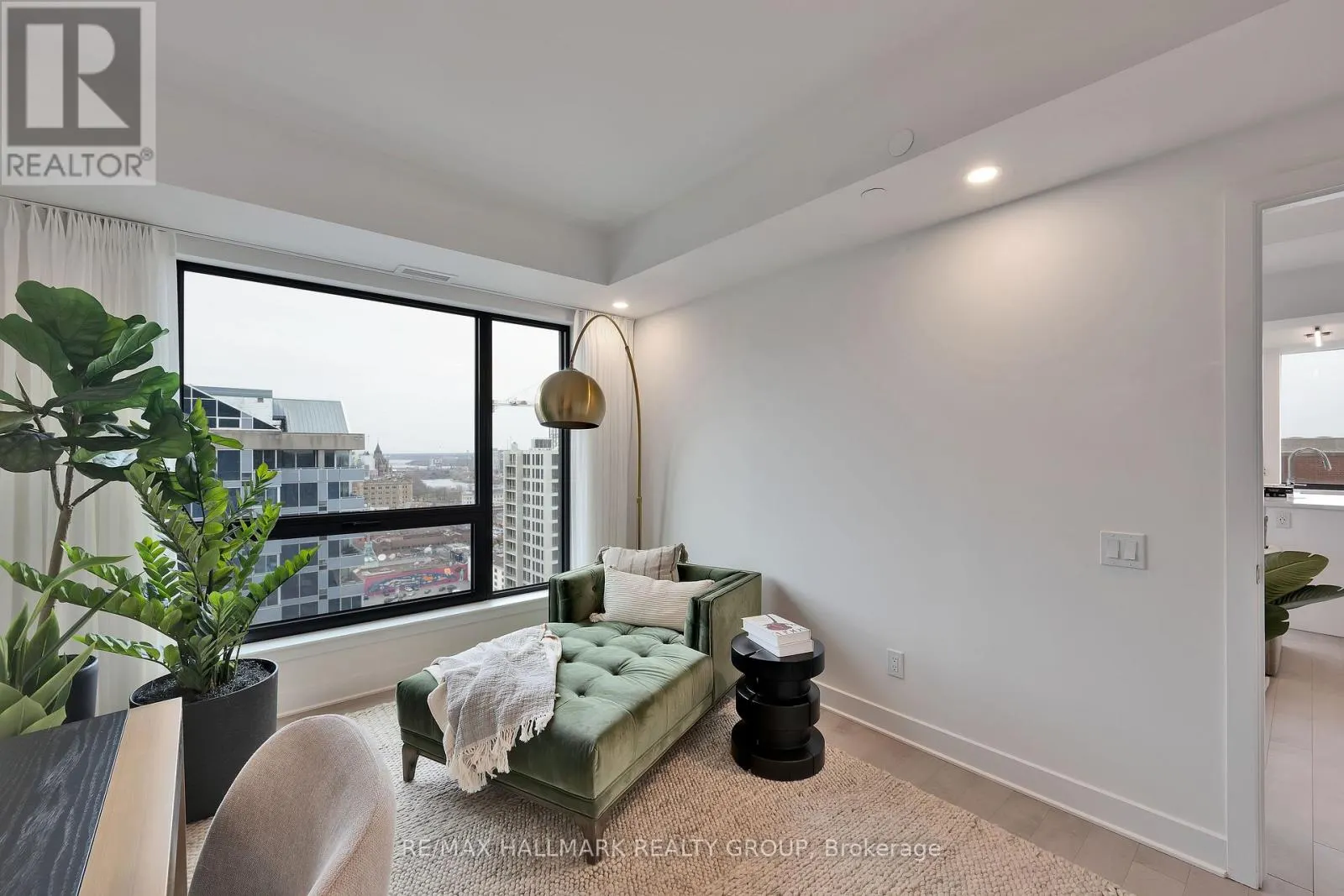 2202 - 180 GEORGE STREET