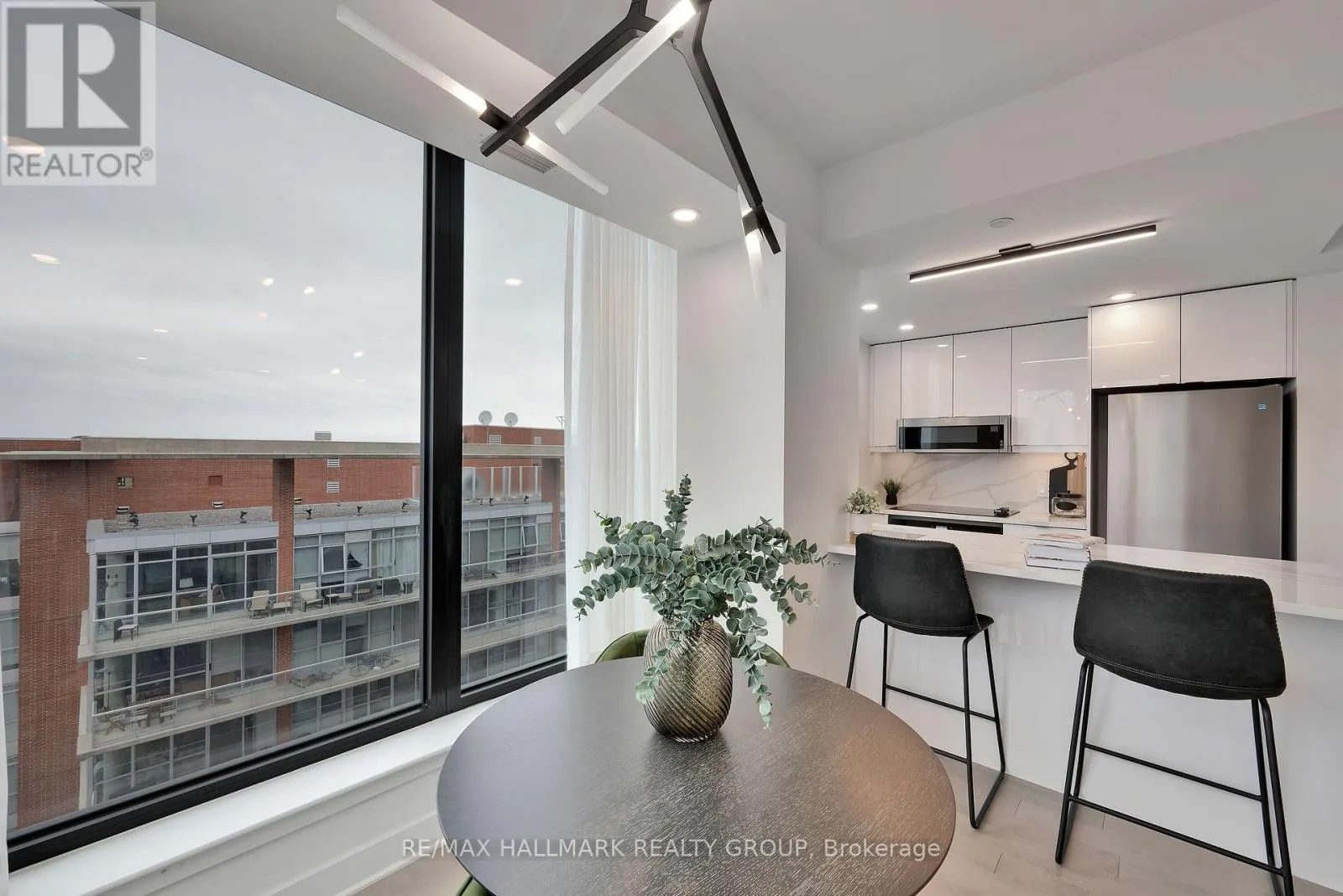 2202 - 180 GEORGE STREET