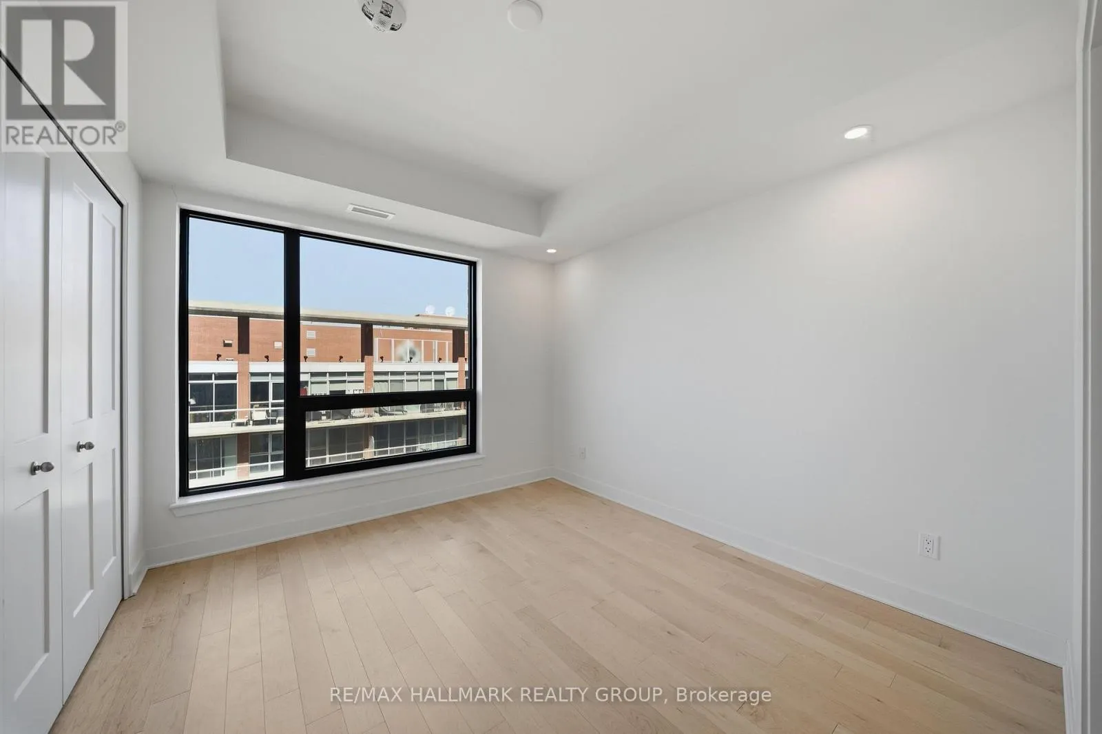 2202 - 180 GEORGE STREET