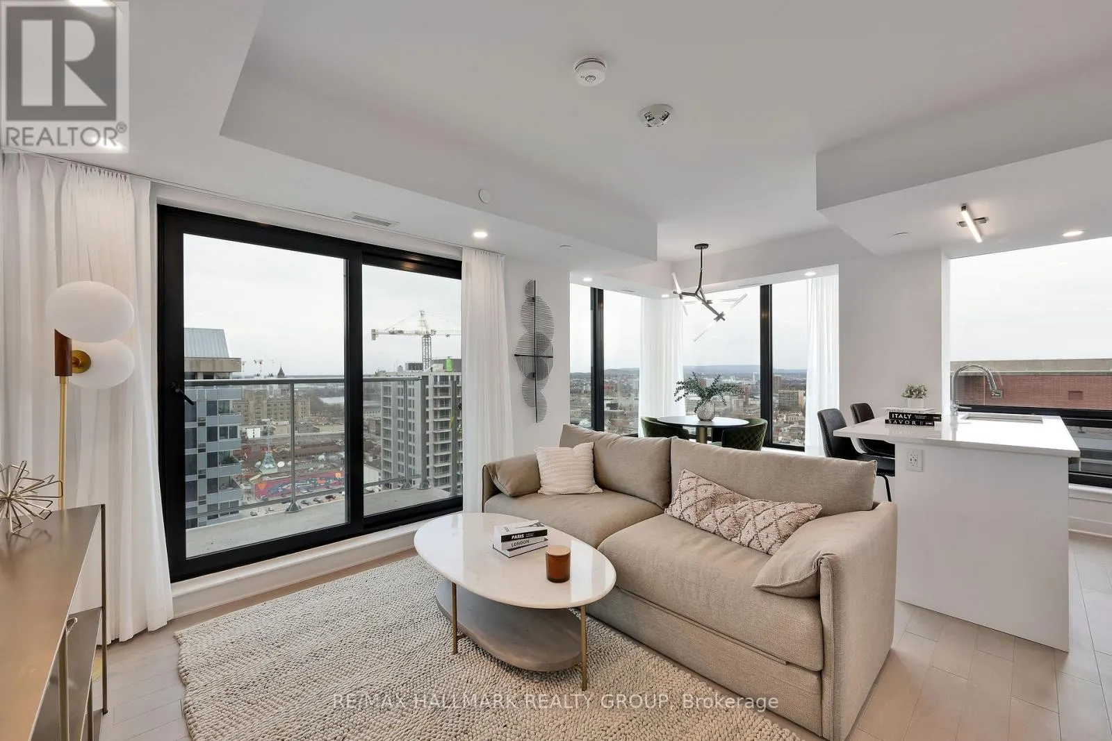 2302 - 180 GEORGE STREET