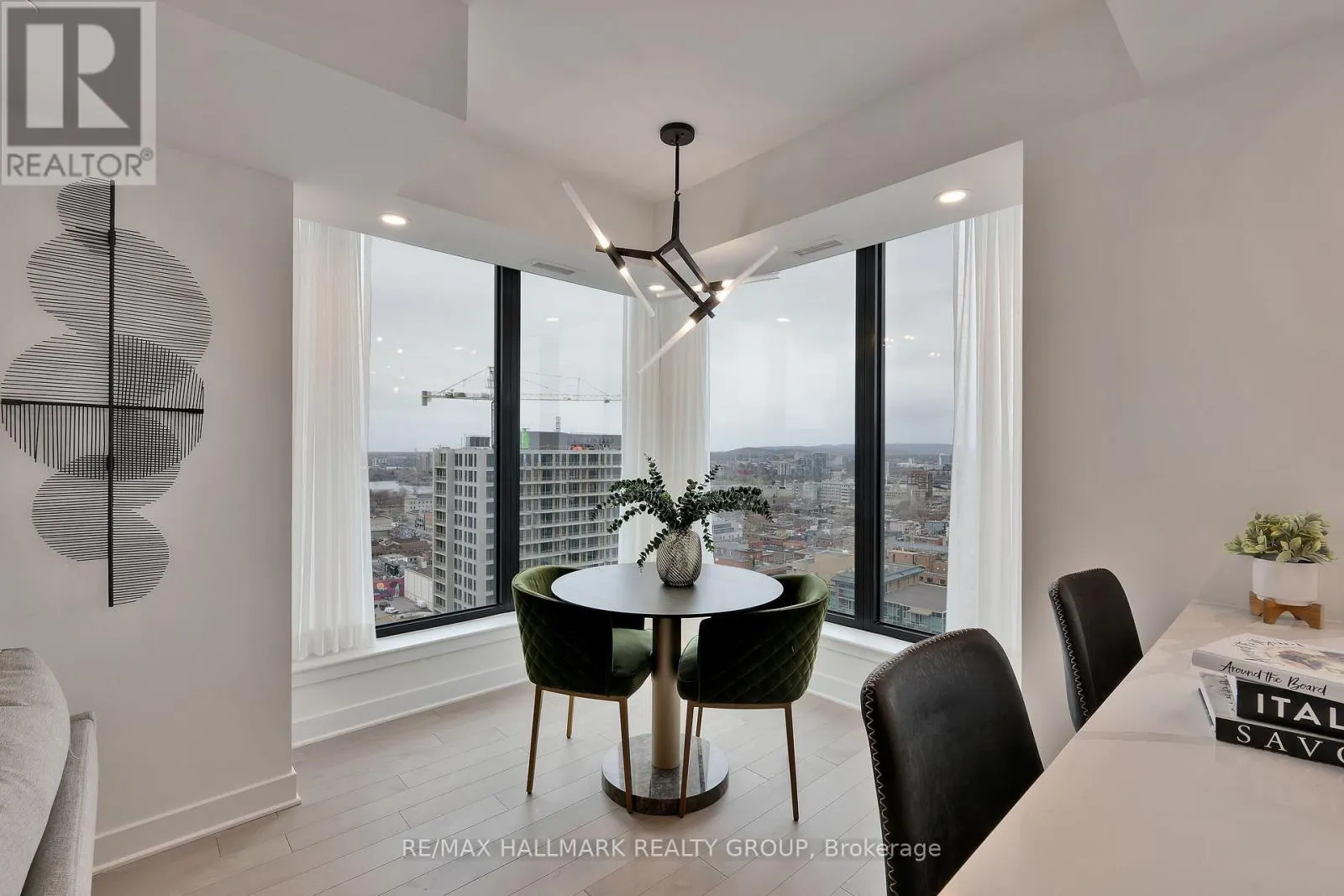 2302 - 180 GEORGE STREET