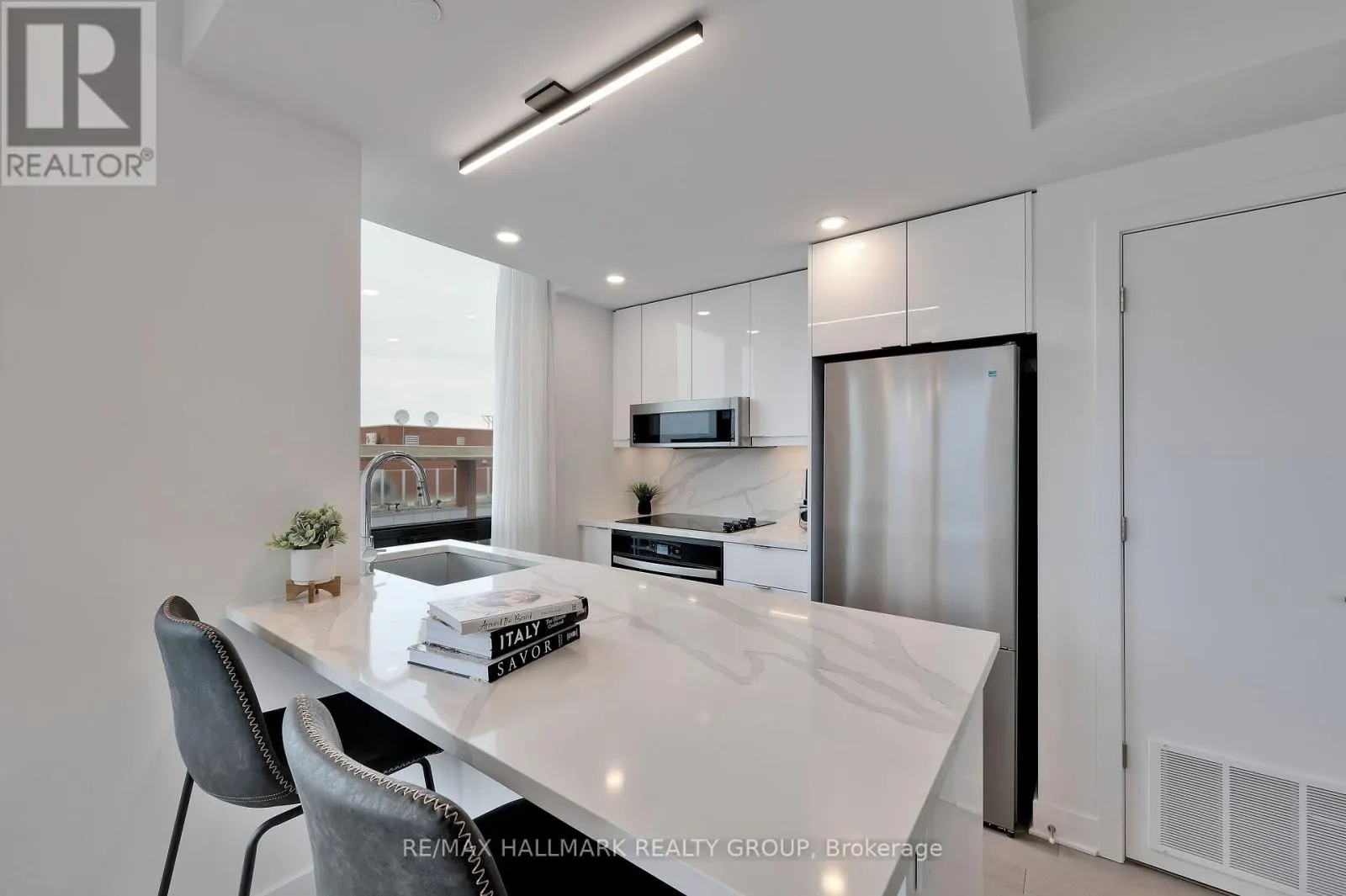 2302 - 180 GEORGE STREET