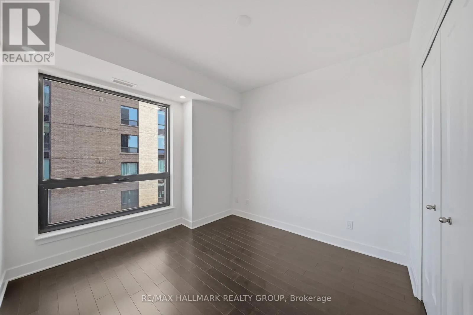 2406 - 180 GEORGE STREET