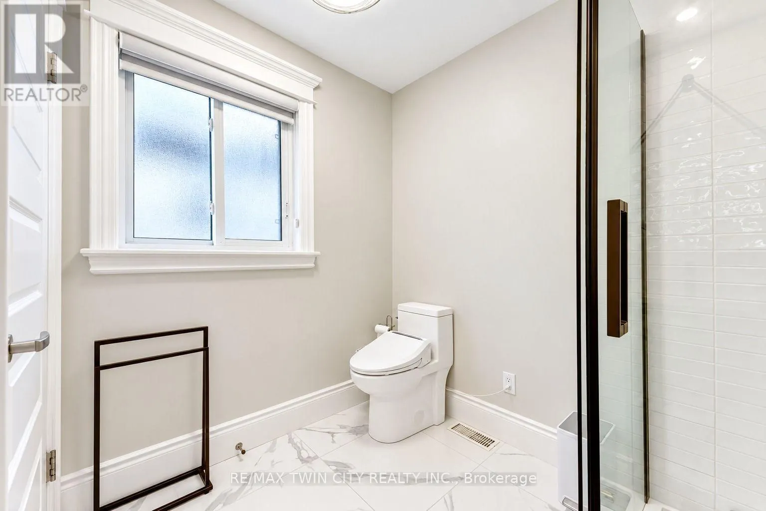 444 THOMAS SLEE DRIVE