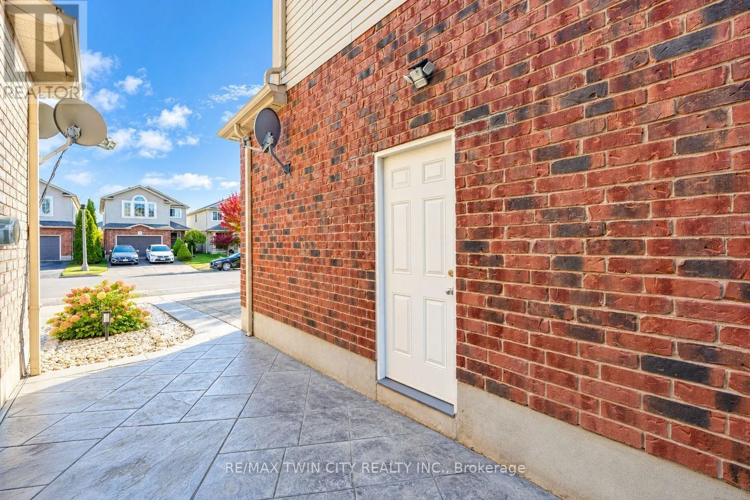 444 THOMAS SLEE DRIVE