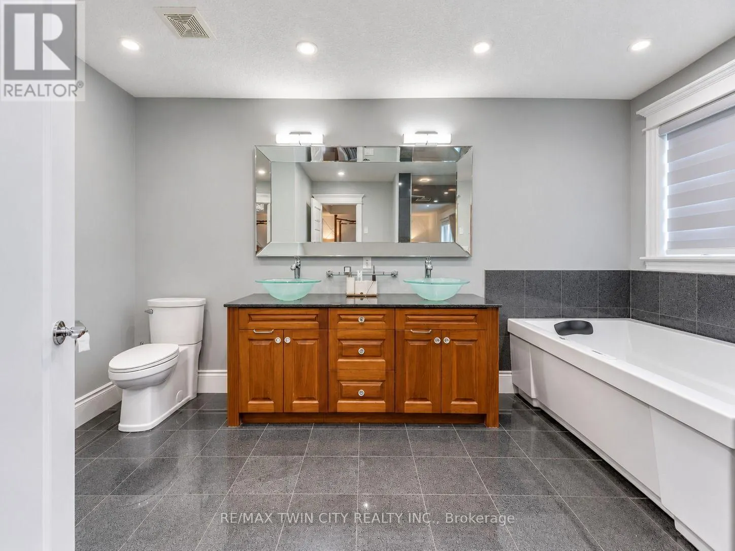 444 THOMAS SLEE DRIVE