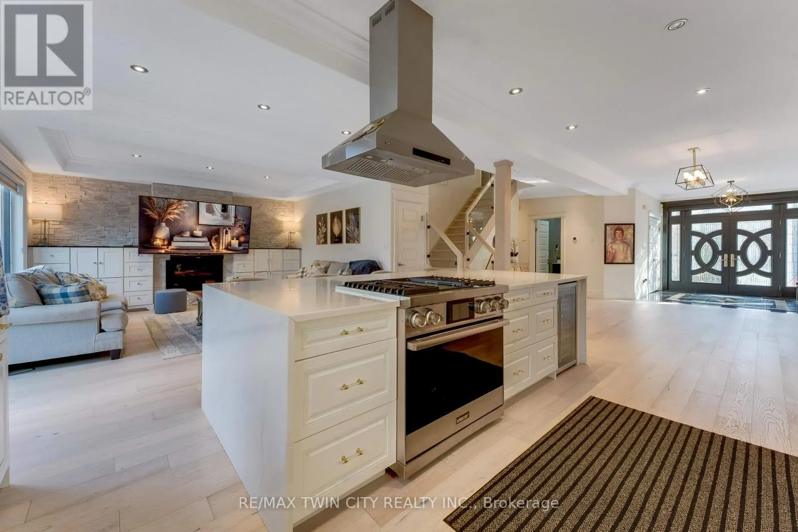 444 THOMAS SLEE DRIVE