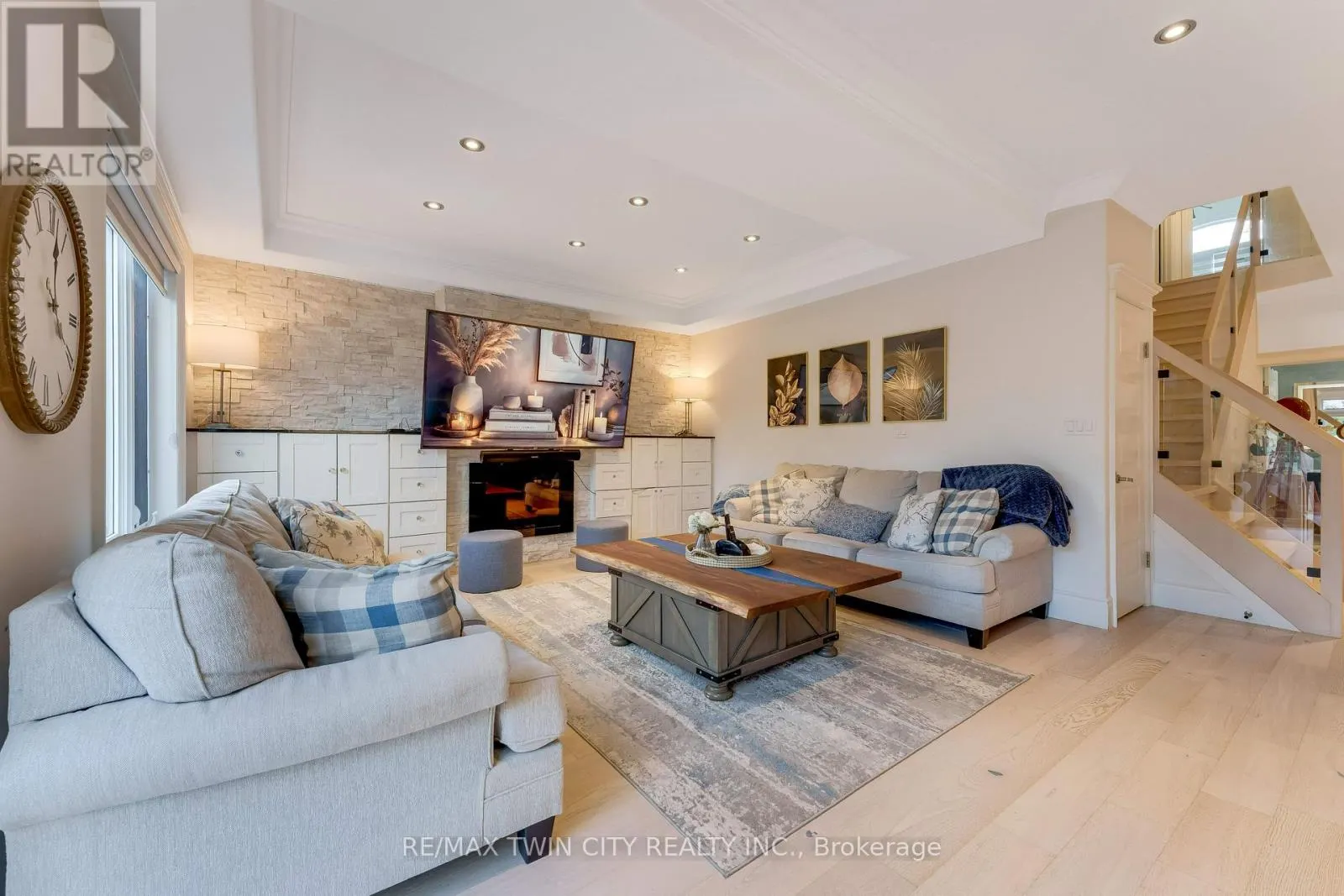 444 THOMAS SLEE DRIVE
