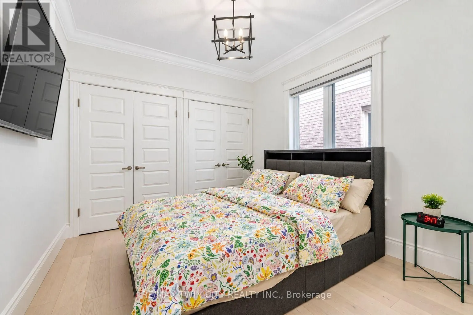 444 THOMAS SLEE DRIVE