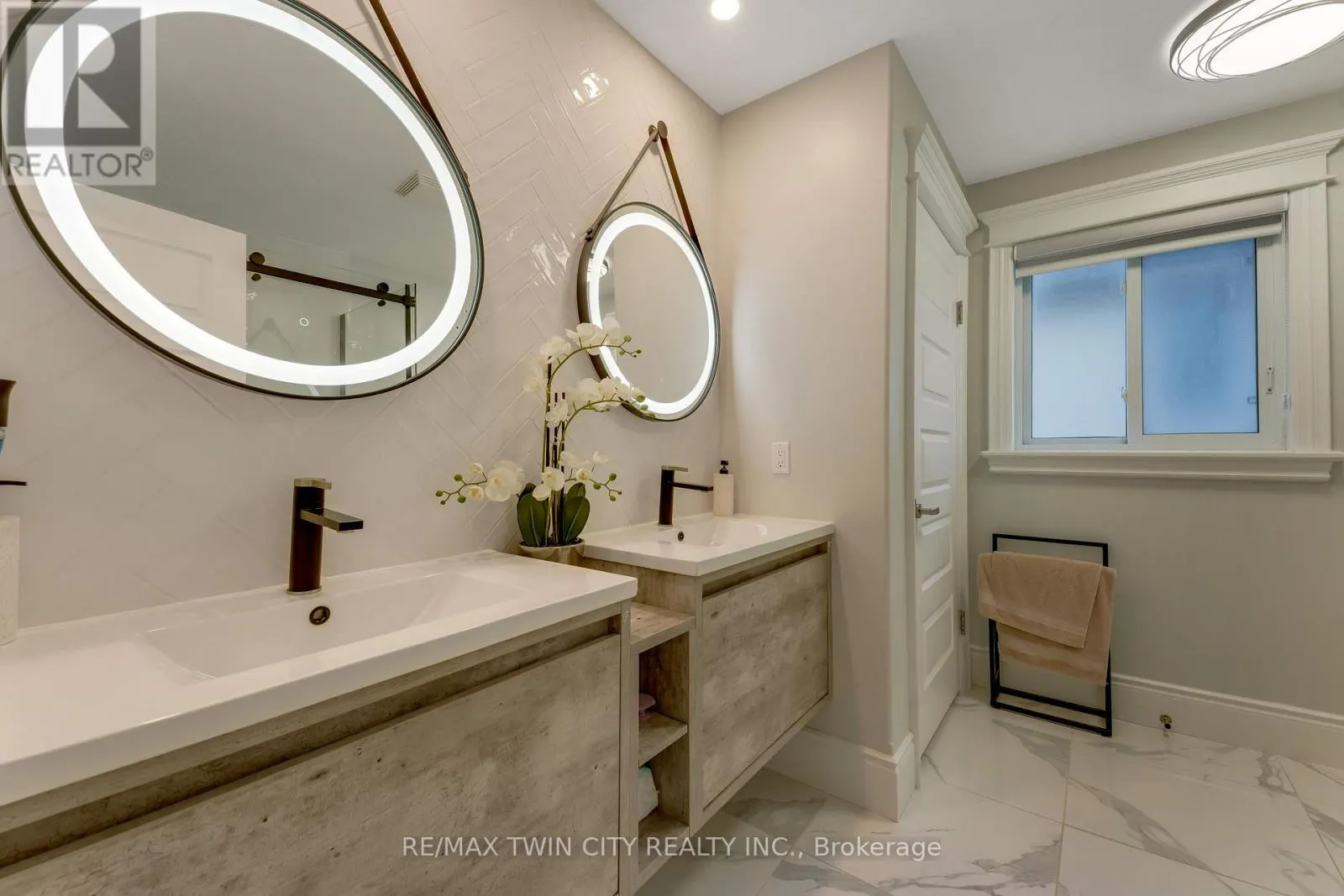 444 THOMAS SLEE DRIVE