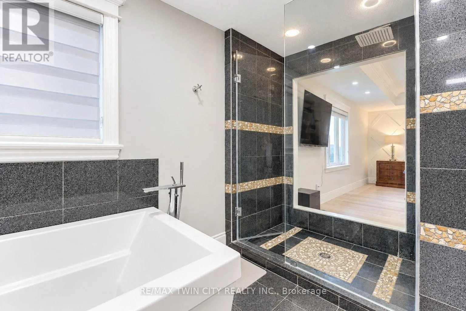 444 THOMAS SLEE DRIVE