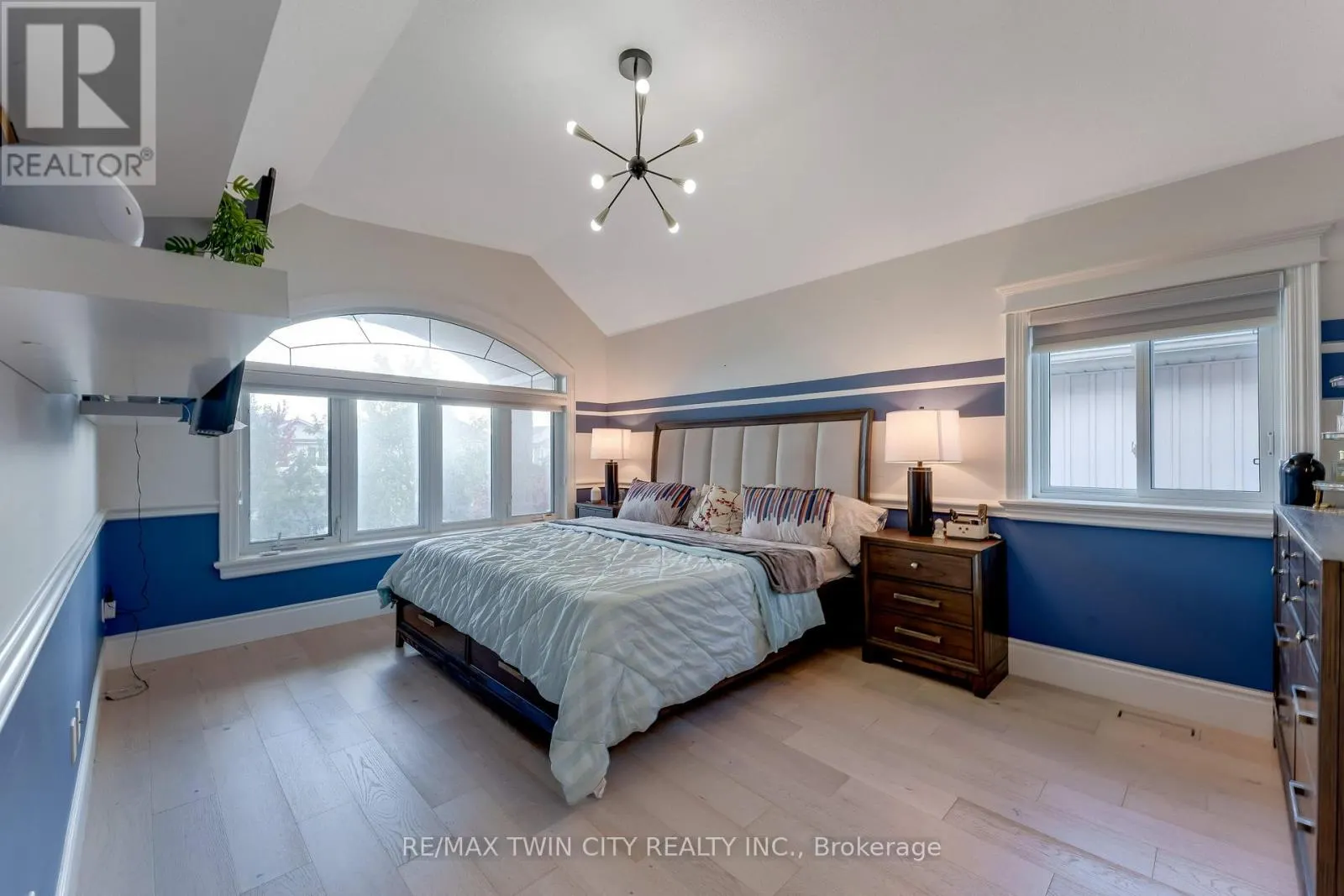 444 THOMAS SLEE DRIVE