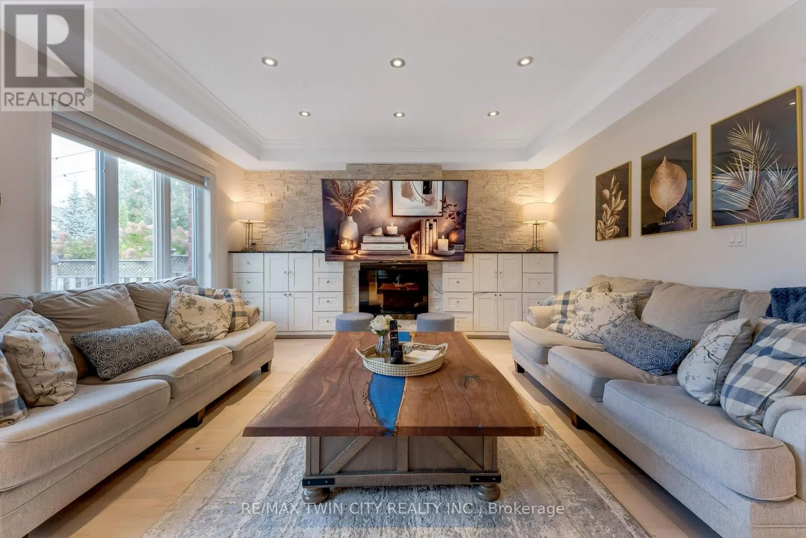 444 THOMAS SLEE DRIVE